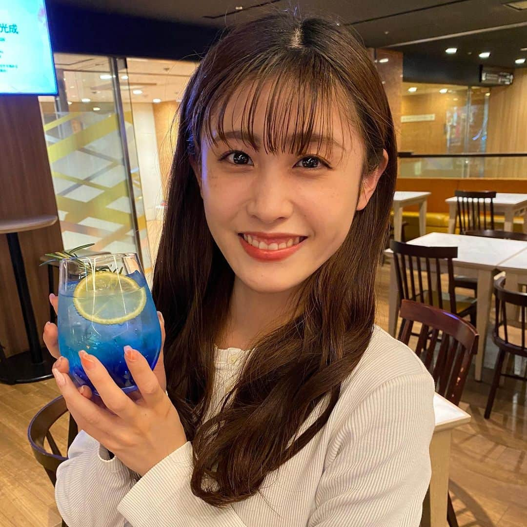 ブルーレジェンズさんのインスタグラム写真 - (ブルーレジェンズInstagram)「新宿プリンスホテルにてライオンズのコラボカフェ『44Cafe』が期間限定で開催中❣️ KannaとNozomiで遊びに行ってきました🥰  店内の装飾やカラフルなデザートがとっても可愛かったです♬  ライオンズ公式Instagram @saitama_seibu_lions_official  で動画も投稿しています💓  ぜひ遊びに行ってくださいね♩  #bluelegends #seibulions #埼玉西武ライオンズ」5月6日 12時13分 - bluelegends_lionsofficial