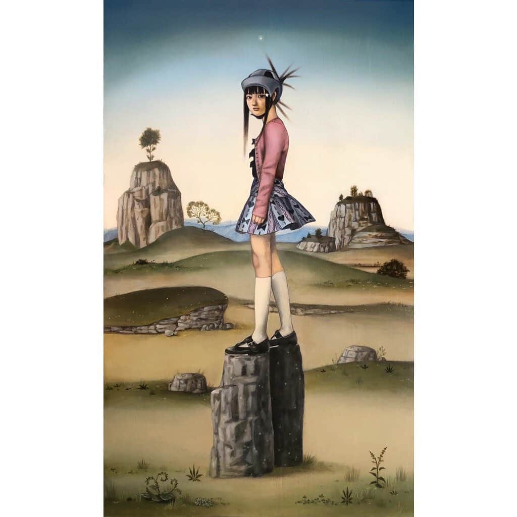 新宅和音のインスタグラム：「厚底 Platforms 2023 455×273mm  新しい絵「厚底」を大分市府内町のカフェギャラリーmazeru @mazeru_urezam で展示していただいています☕️ ぜひ見に行ってみてください！ 国内各地から店主が集めた面白い作家の作品を見たりお茶やお菓子が食べられるお店でチャイラテとレモンケーキとソフトクリーム...どれも美味しいよ  My new painting "Platforms" is now on view at Cafe Gallery 'mazeru' in Funai-cho, Oita City. ☕️ Come see it if you are nearby!  #art #artwork #painting #figurativepainting #oilpainting #japaneseart #japaneseartist #japan #portrait #contemporaryart #newcontemporaryart #girl #picoftheday #lowbrowart #popsurrealism #darksurrealism #beautifulbizarre #アート #油彩 #油絵 #女の子 #大分市」