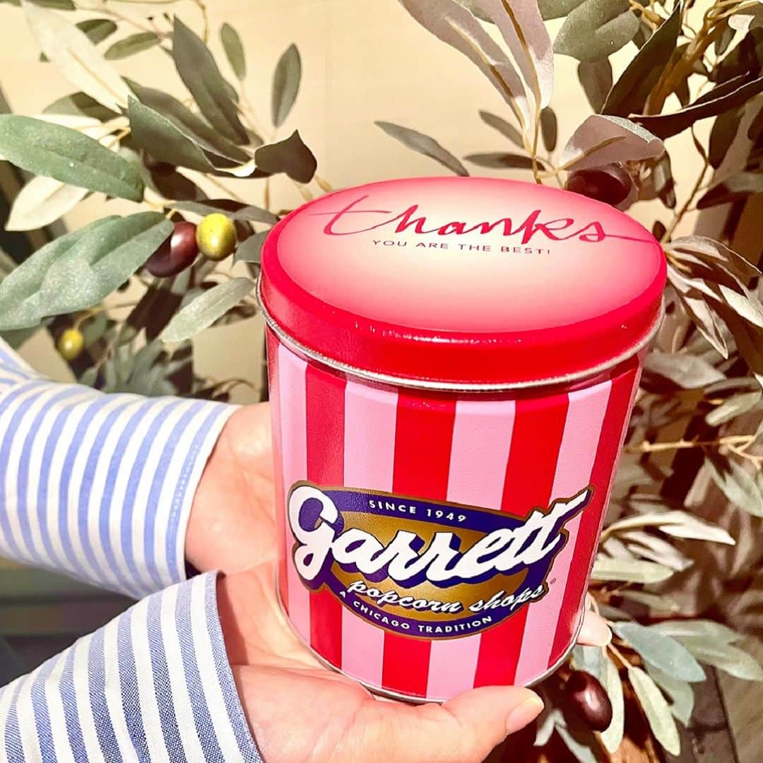のインスタグラム：「. もうすぐ母の日ですね🌹 日頃の感謝の気持ちを込めて、スィートなギフトはいかがですか？  オンラインショップでも母の日限定ギフトのご注文を承っております👌  #garrett #garrettpopcorn #garrettjp #popcorn #ギャレット #ギャレットポップコーン #ギャレットポップコーンショップス #ポップコーン #原宿 #酒々井プレミアムアウトレット #名古屋  #南町田グランベリーパーク #土岐プレミアムアウトレット #岡崎 #母の日 #母の日ギフト」
