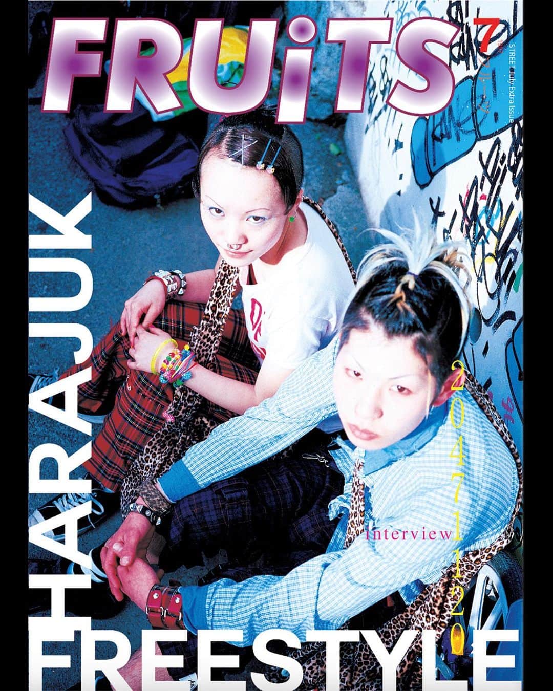 FRUiTSさんのインスタグラム写真 - (FRUiTSInstagram)「The official English translation of FRUiTS No.001 has landed!  Hit the link in the bio to get your English ePub edition of the magazine that firmly placed Harajuku on the global street fashion map.  https://tokyofruits.com/」5月6日 12時43分 - fruitsmag