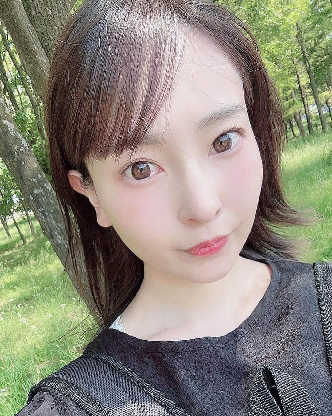 のインスタグラム：「GWいかがお過ごしですか🧸✨ 私は近くの公園に愛犬とお散歩行きました🐶  でも暑すぎてすぐ帰りました笑笑  熱中症に気をつけてみんな楽しんでね〜🙋‍♀️  最近Babyの胎動が大きくなってきて、ポコポコ元気に動いてます☺️  #gw #gwの思い出 #愛犬との暮らし #妊娠5ヶ月 #プレママ #マタニティライフ #baby」