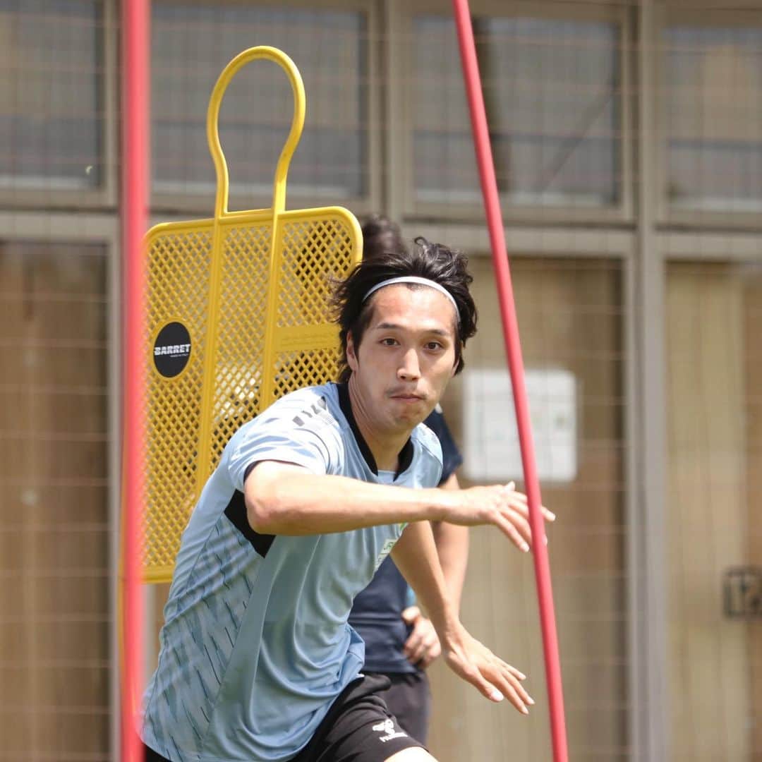 ジェフユナイテッド市原・千葉のインスタグラム：「#5月6日  本日のユナパをお届け⚽️  強風注意報発令中⚠️ 風に負けじとトレーニング💪  明日は磐田戦⚽️ 今年初のフクアリナイトゲームです⭐️  #jefunited #ジェフ千葉 #ユナパレポ #jleague #winbyall」