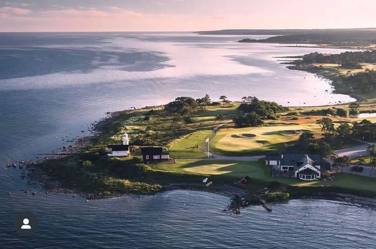 のインスタグラム：「Very grateful to have the opportunity to become a new member at @visbygk - one of the best courses and facilities in Sweden.   This island mean so much to me, having spent weeks here every summer with my family growing up. Looking forward to spend many more summers here to come so its a dream come true to now be a member at Visby Golfklubb.   Thank you guys for the support!   I will continue to have @torshallagk and @silverleafclub as my home clubs in Sweden/USA but this will be a great addition to my practice while I continue my journey to be the best I can be! 🫶🏻💙」