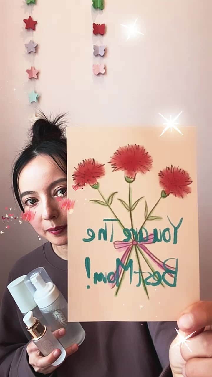 ベッキーのインスタグラム：「母の日のカード 作ってみた！」