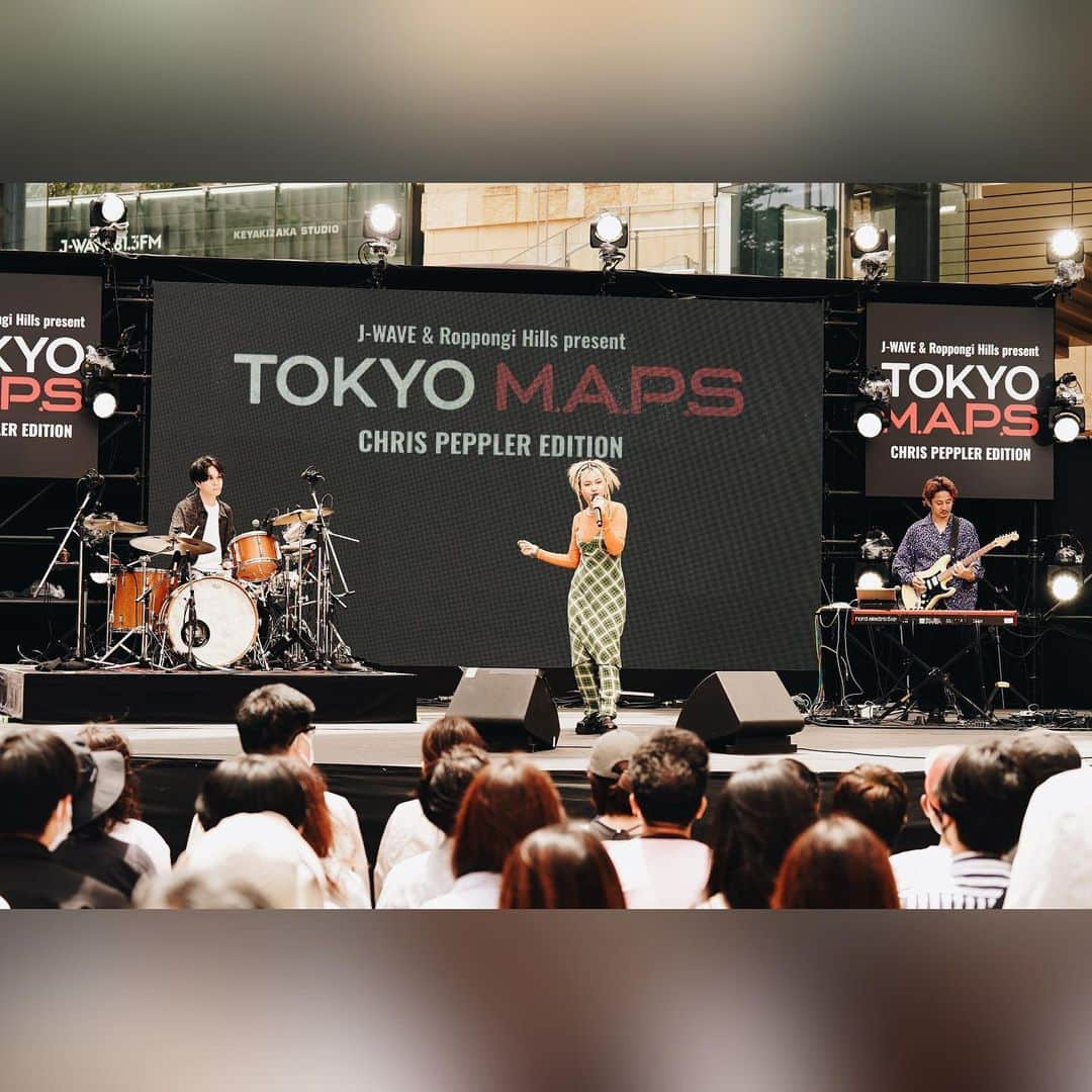 J-WAVEさんのインスタグラム写真 - (J-WAVEInstagram)「#ao 撮りおろし写真 公開  フリーライブイベント J-WAVE & Roppongi Hills present TOKYO M.A.P.S Chris Peppler EDITION  ゴールデンウィークの5/5(金祝)、6日(土)の2日間、 六本木ヒルズアリーナにて開催中🌐  最終日6日に登場！ ao（ @ao_official2006 ）のライブ写真を公開✨  Photo by 上飯坂一 @kamiiisaka  ■セットリスト M1 チェンジ M2 余所見 M3 no THANKYOU M4 I kwnow M5 リップル M6 幻想 M7 瞬きと精神と君の歌と音楽と M8 you too  【J-WAVE特番・放送⽇時】 TOKYO M.A.P.Sの音源をラジオでOA⚡ どうぞお楽しみに！  番組名 : SONAR MUSIC 放送⽇時 : 5⽉8⽇（⽉）・9⽇（⽕） 22:00〜24:00 内容 : LIVE⾳源と楽屋インタビュー等 ナビゲーター : あっこゴリラ  【イベント概要】 J-WAVE & Roppongi Hills present TOKYO M.A.P.S Chris Peppler EDITION  日程：2023年5月5日（金祝）、6日（土） 会場：六本木ヒルズアリーナ 　　 （東京都港区六本木6-10-1） 出演：後日発表 入場：無料 主催：J-WAVE（81.3FM）/ 六本木ヒルズ 問い合わせ：六本木ヒルズ総合インフォメーション tel:0364066000（11:00～19:00） 公式サイト：https://www.tokyomaps.jp/  #jwave #tokyomaps」5月6日 13時03分 - jwave813