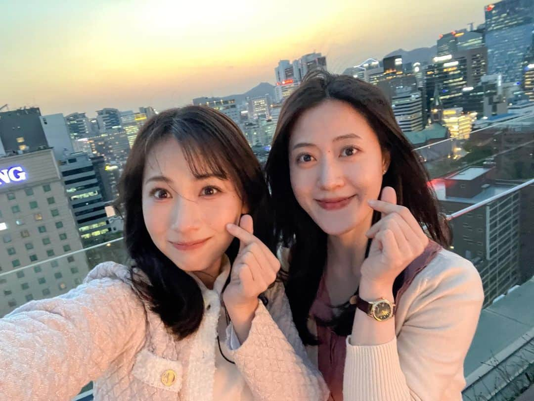 青木美奈実のインスタグラム：「韓国ロケですごくお世話になった 旅の案内人、ガウルさん🤍  村上春樹さんの小説を翻訳なしで読みたいと思い、 高校時代に日本語の勉強を始めたそうです📚  日本語がとっても上手で、気さくで優しくて… 現地の方とのやりとりや場所の解説など 何から何までお世話になりました🥹  ありがとうございました！！  #南海放送 #アナウンサー #ソウル旅行 #イビススタイルズアンバサダーソウル明洞 #ソウル夜景」