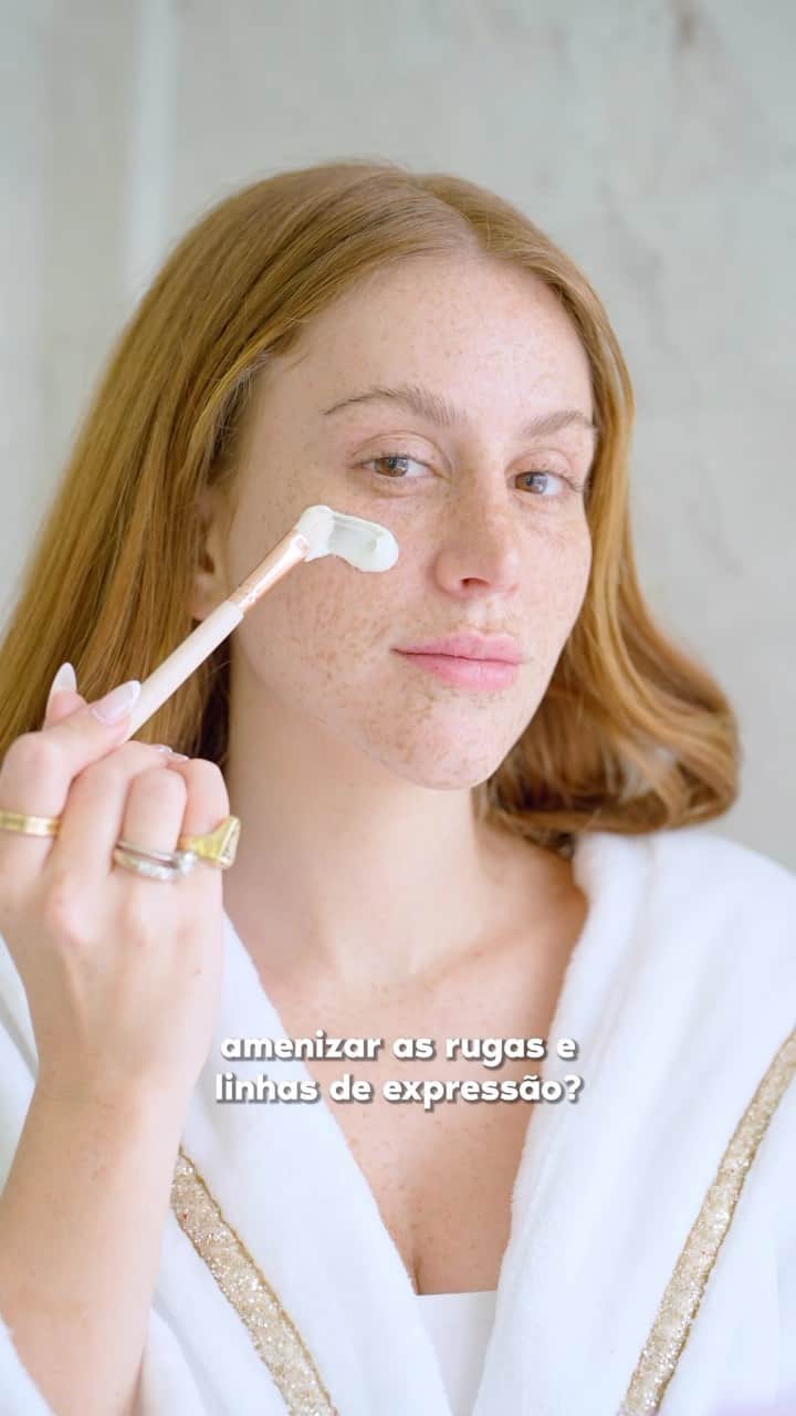 マリ・マリアのインスタグラム：「Que a gente ama aquele momento de skincare não é novidade, né?  Recentemente eu comecei a introduzir alguns novos produtinhos na minha rotina de autocuidado e se teve um que me conquistou, foi ele: o NIVEA Q10 Power. Ele é o meu segredinho pra manter o rosto sempre saudável, porque além de ser um super hidratante, ele ainda ajuda diretamente no rejuvenescimento da pele, porque possui uma dose extra da coenzima Q10 que age diretamente na redução das rugas em até 7 dias, literalmente perfeito né?  Quanto mais Q10, melhor! 💙  #QuantoMaisQ10Melhor #publicidade」