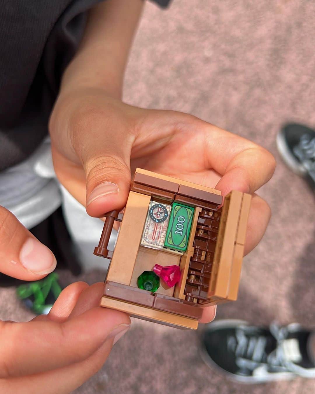 IIDA YURIさんのインスタグラム写真 - (IIDA YURIInstagram)「こどもの日🎏 偏食すぎるので外食も大変です  LEGOも買わされたけどこの連休は沢山遊べました🌈❤️  . #こどもの日 #小学生 #legojurassicworld  #ジュラシックワールド  #偏食息子」5月6日 22時29分 - yurima_ma
