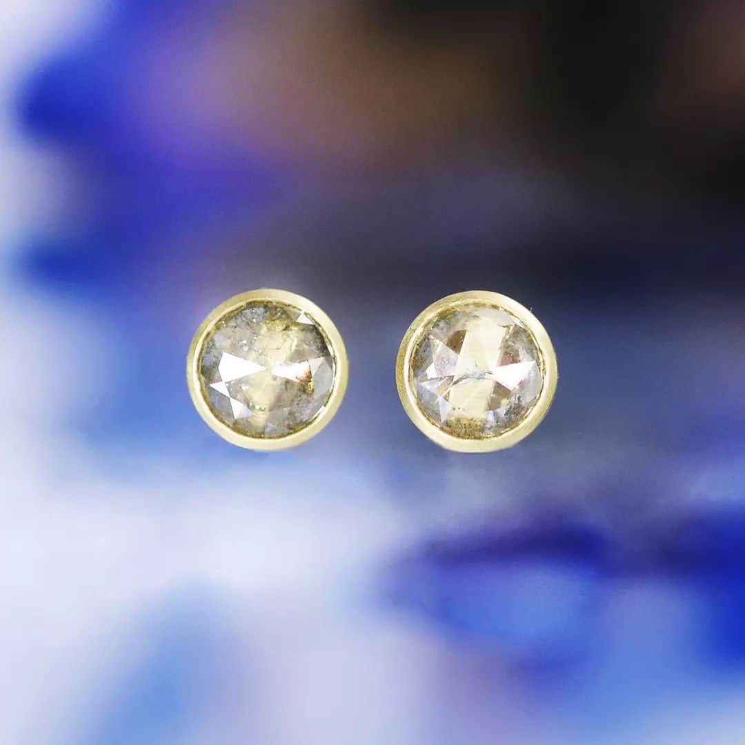 のインスタグラム：「These 2.04 carat one of a kind earrings feature a unique pair of large rose cut diamonds that shimmer with understated sparkle.  With shifting grey hues, these faceted diamonds are truly captivating.」