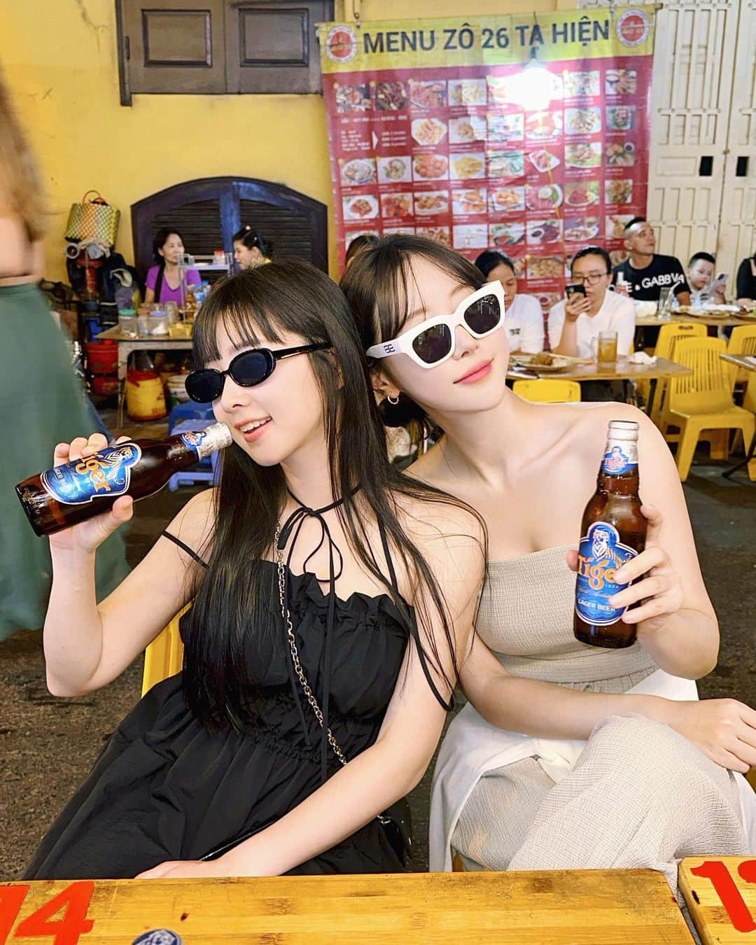 ユ・ボファさんのインスタグラム写真 - (ユ・ボファInstagram)「캬 맥주거리 지렸고요🍺🍻💕」5月6日 22時36分 - yoobohwa