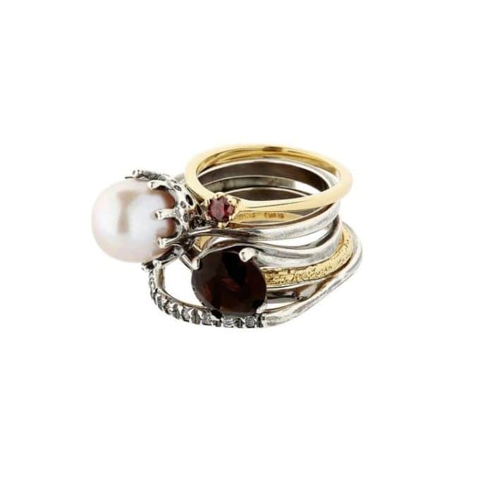 のインスタグラム：「A classic ring set from iosselliani puro collection Silver, river pearl,  garnet, cz. A whimsical summer unmissable ring. #ring #ringset #iossellianipuro #fashionlook #riverpearl #garnet #silverjewellery #summerjewellery#summermusthave #ringlovers #goldplatedrings #handmadejewelry #handmadewithlove」