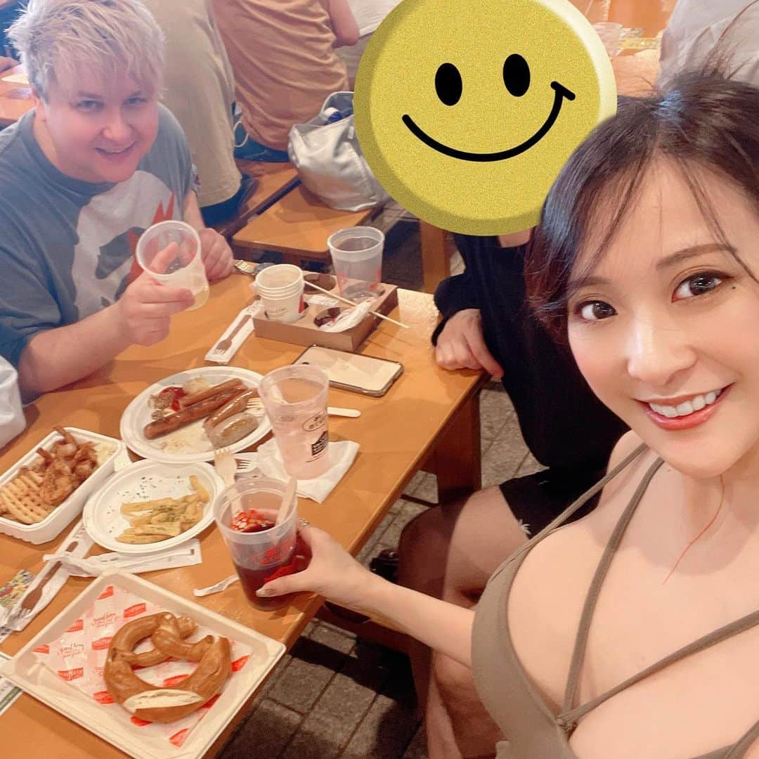 王子妃さんのインスタグラム写真 - (王子妃Instagram)「橫濱德國啤酒節Frühlings Fest🍺 什麼啊原來是奶酒😚 💘刺青是貼紙💘  #yokohamafruhlingsfest  #frühlingsfest」5月6日 22時51分 - fay198978