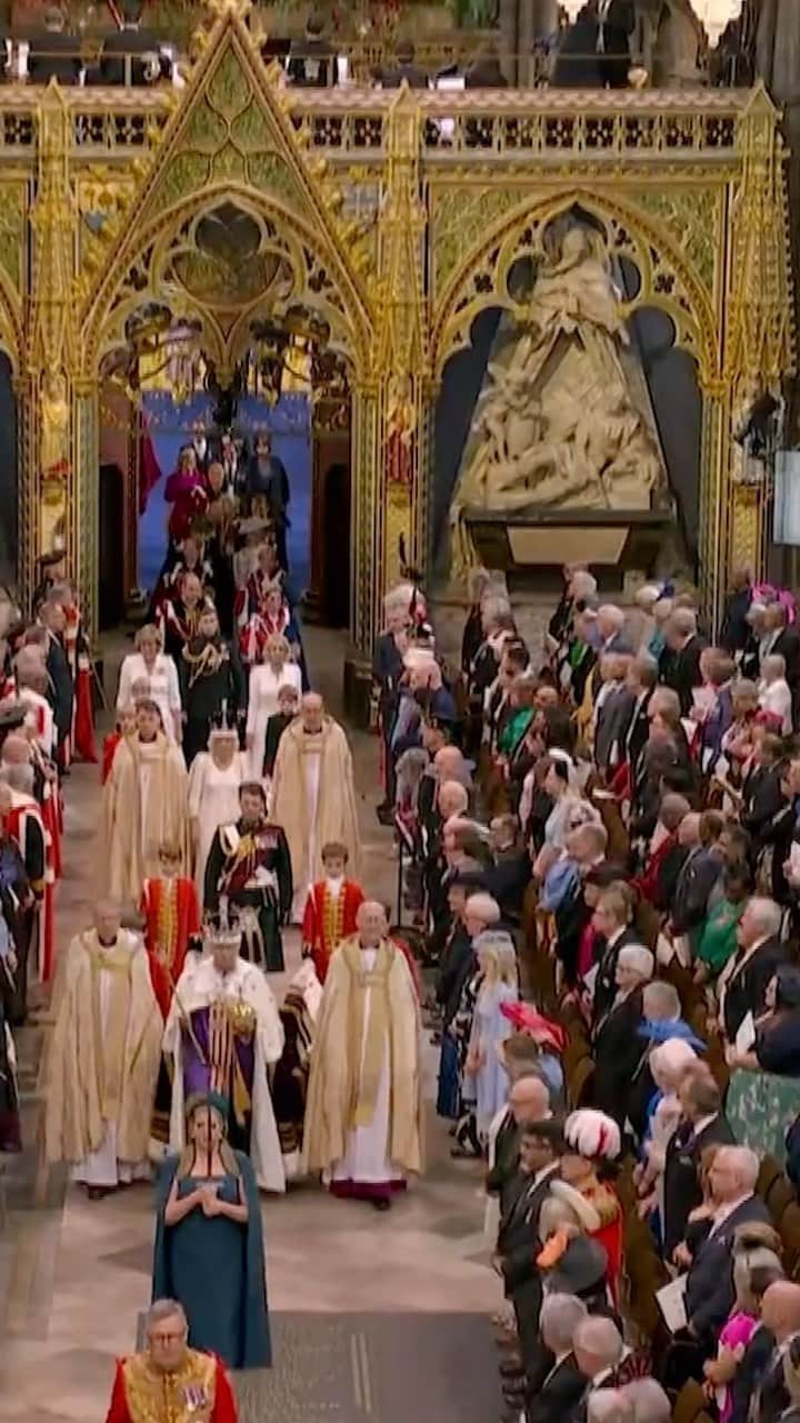 ロイヤル・ファミリーのインスタグラム：「The King and Queen process through the Abbey following their Coronation.  #Coronation」