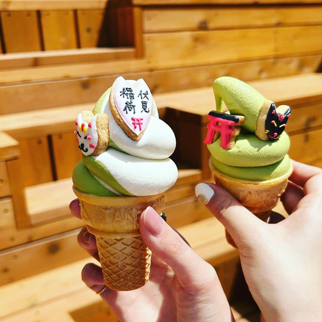美蘭レンナのインスタグラム：「😋😋😋😋😋 . . . 4/28にオープンした 伏見稲荷オイシービレッジ  超かわいいアイシングクッキーを付けられます🍦 １つ１つ手作りで作られてるんだとか‼︎‼︎ 駅前近くです‼︎‼︎ ぜひ💕💕  4/20からレストランの ランチをオープンされた 蹴上方面にある"ふふ京都"  素敵なお庭を眺めながらのランチは 風情があり癒されました 京のお味で美味でございました😋  次は絶対泊まりたい ふふシリーズホテル🫶✨  八坂神社参拝後に 南座に併設されている虎屋さんへ🍵 期間限定のちまきを頂きました😋  めちやめちゃ京都満喫しました💓  (おまけ)  伏見稲荷限定の ちいかわたん💕💕 きゃわ♡♡♡ . . . #gw#gw旅行#日帰り旅行 #旅#女子旅#京都#京都グルメ #京都観光#京都ランチ #日本食#和食#和菓子 #伏見稲荷大社#伏見稲荷 #平安神宮#八坂神社#御朱印巡り  #そうだ京都行こう#ちいかわ #japan#kyoto#kyotojapan #kyototrip#kyotocafe」