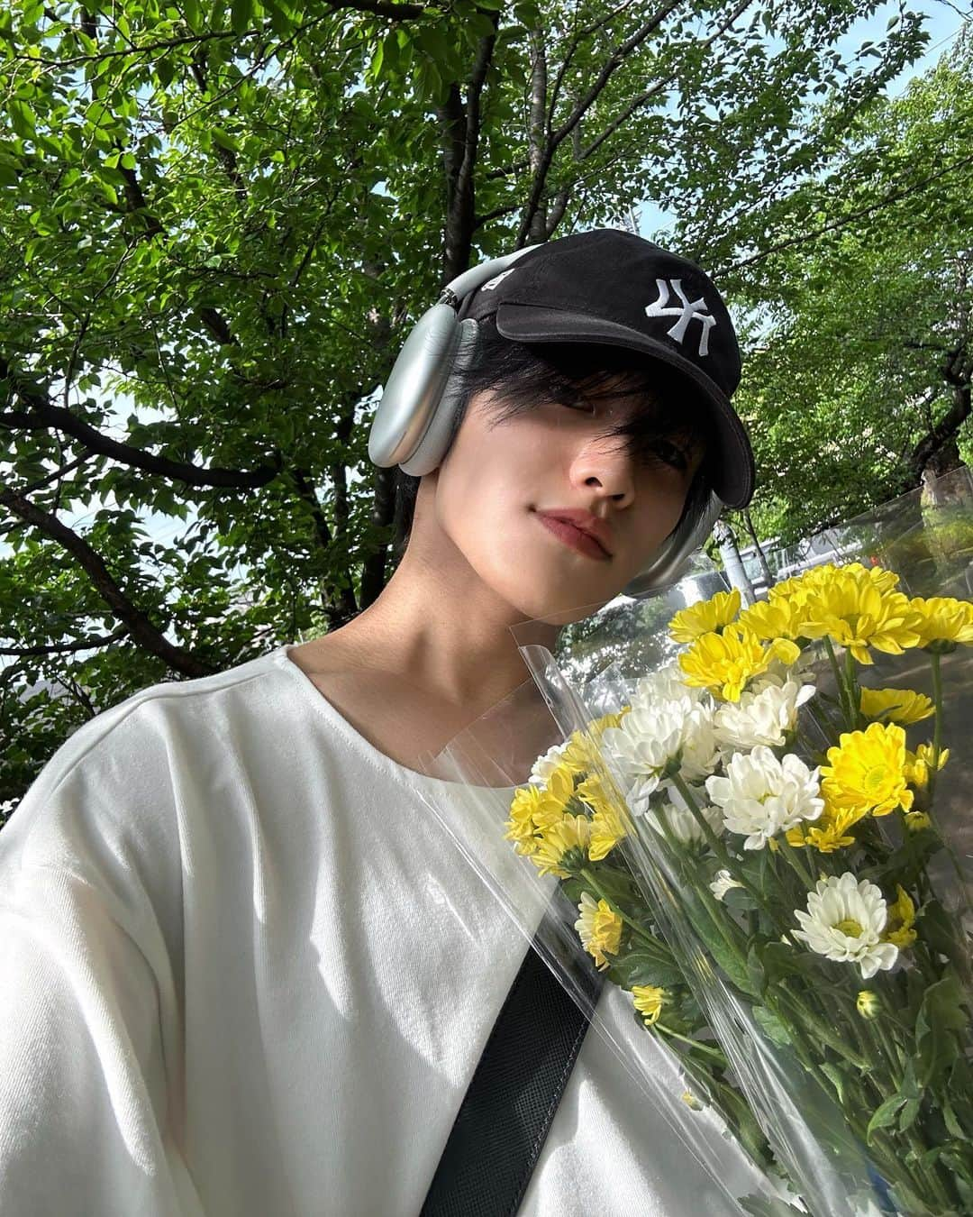 しゅんさんのインスタグラム写真 - (しゅんInstagram)「# To visit my grandma's grave 🪦💐  #tiktok #douyin #tiktokjapan #douyinchina #reels #reelsinstagram #帥哥 #viral #china #douyintiktok #douyin #douyinboy #douyinmakeup #douyinchina #ulzzangkorea #ulzzang #ulzzangboy #ulzzangstyle#douyin_tiktok_china #giaitritiktok #douyin抖音 #viral」5月6日 22時46分 - oshima_bro