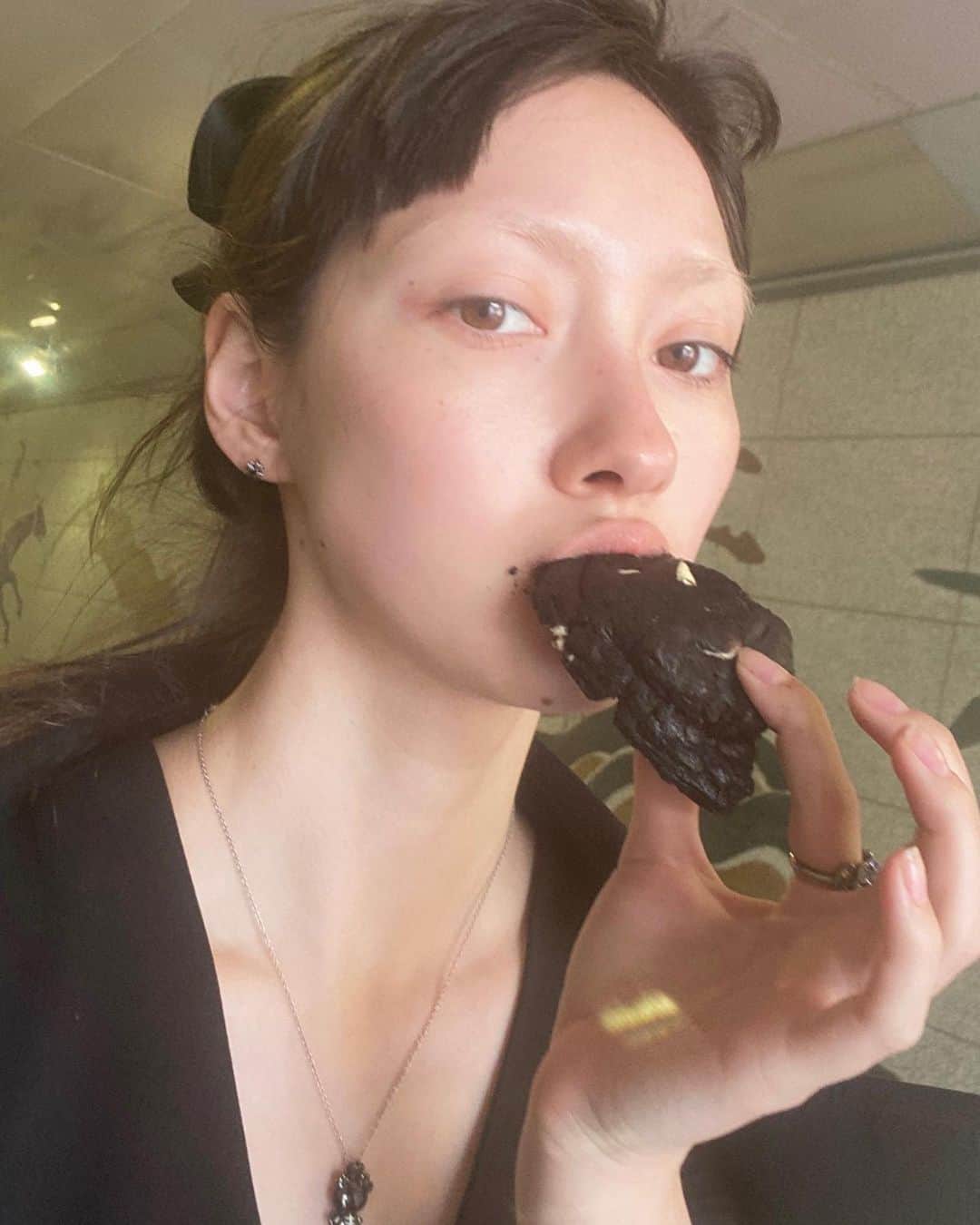 IA（アイエー）さんのインスタグラム写真 - (IA（アイエー）Instagram)「お菓子はチョコレートクッキーか一番好きネ🍪 サクサクより、しっとり派。」5月6日 22時46分 - iaiaiaz5