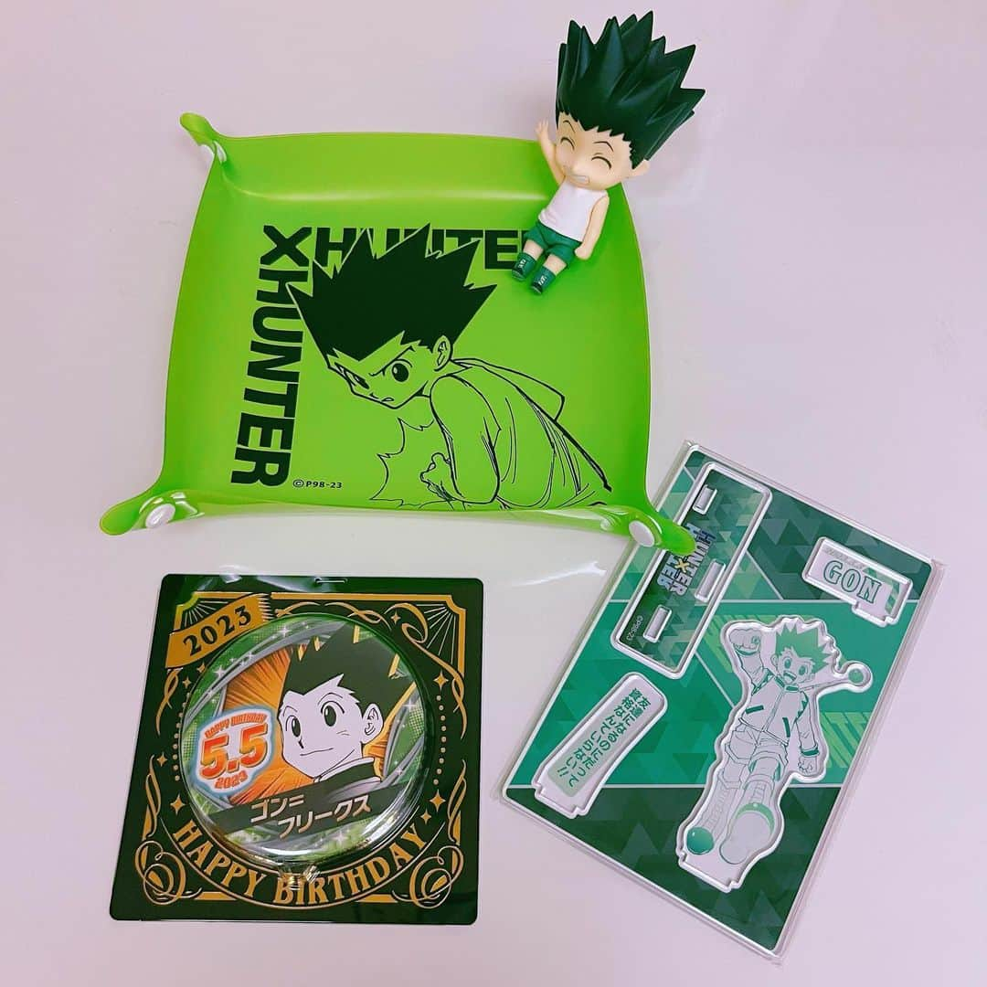 潘めぐみさんのインスタグラム写真 - (潘めぐみInstagram)「💚 ✊ ✌️ 🖐 💚   本　日　の　戦　利　品 !!  ※ねんどろいどは、私物です。 ※ぜんぶ、私物です。  __________  店内は、国内外問わず、沢山のお客さんで大賑わい。 レジもひっきりなしで大変そうでしたが ジャンショの店員さん２人が とても親切に対応して下さいました。 ありがとうございました！  #ハンター #ハンターハンター #hunter×hunter #gon #gonfreecs」5月6日 22時47分 - han_meg_han