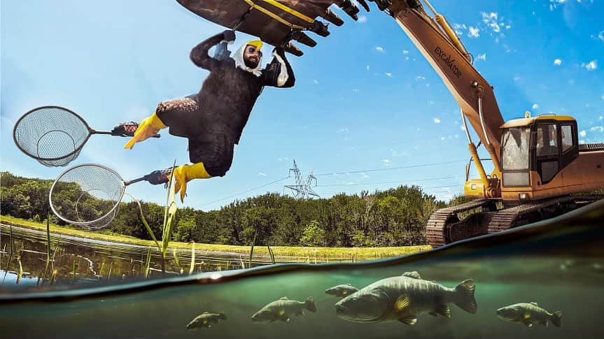 Dude Perfectのインスタグラム：「Craziest Ways to Catch a Fish (no poles allowed!) is LIVE! 🚨 Did Ty really dress up like an eagle and hang from an excavator with nets in his feet? 👀🐟 Check it out on YouTube!  Thanks to our friends at @columbia1938 for gearing us up for this video!」