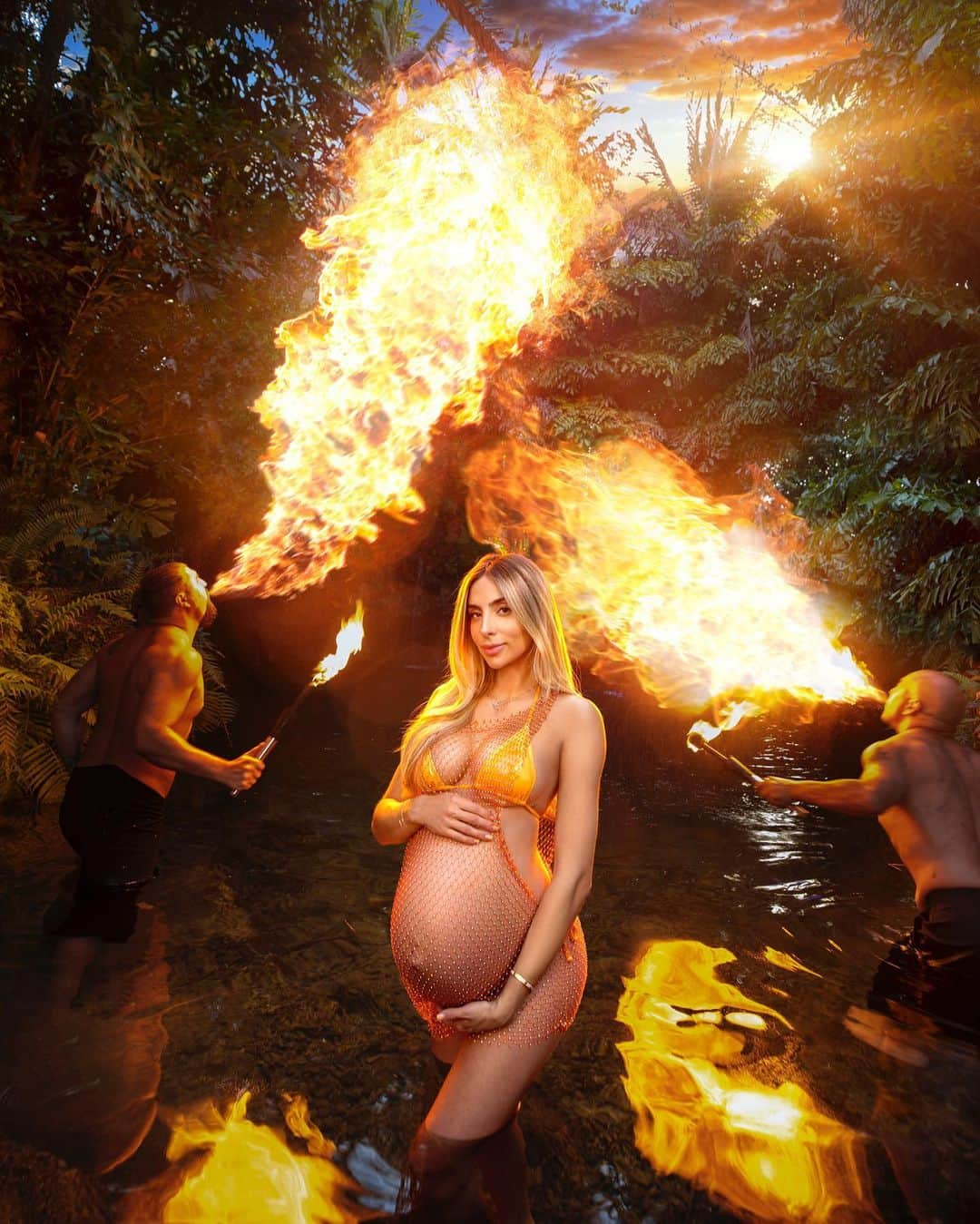 Bruna Rangel Limaさんのインスタグラム写真 - (Bruna Rangel LimaInstagram)「Epic maternity shoot with @xoobruna Swipe for more! . Photographer: @adamoprisphotography  Mom-to-be: @xoobruna  Venue: @secretgardensmiami  Fire breathers: @dancesouthflorida  BTS video: @ivideocreations」5月6日 23時02分 - xoobruna