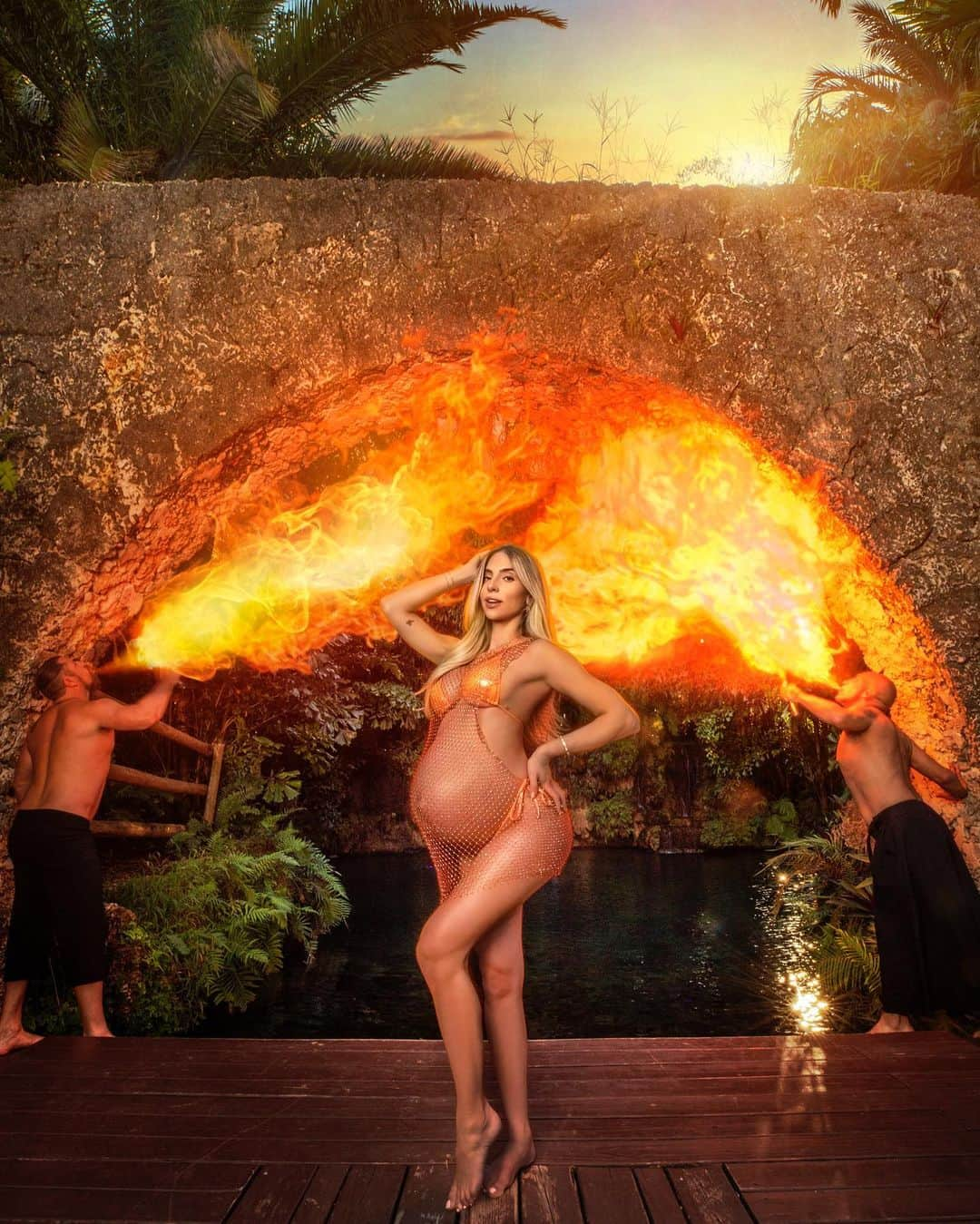 Bruna Rangel Limaさんのインスタグラム写真 - (Bruna Rangel LimaInstagram)「Epic maternity shoot with @xoobruna Swipe for more! . Photographer: @adamoprisphotography  Mom-to-be: @xoobruna  Venue: @secretgardensmiami  Fire breathers: @dancesouthflorida  BTS video: @ivideocreations」5月6日 23時02分 - xoobruna