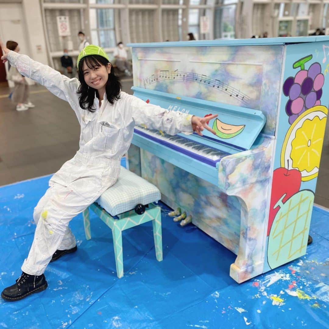 のインスタグラム：「さいたま新都心のピアノはこんな感じに仕上がりましたーーー(●^▽^●)/ 今日観に来てくれた皆さん❣️本当に本当にありがとうございましたーー✨ ここ1週間死ぬほど大変だったけど、一生忘れられないGWになりました🤣 一緒に過ごしてくれたり協力してくれた皆さんに感謝です❣️ 音楽やっててよかった！！ #ストピ #ストリートピアノ #さいたま新都心」