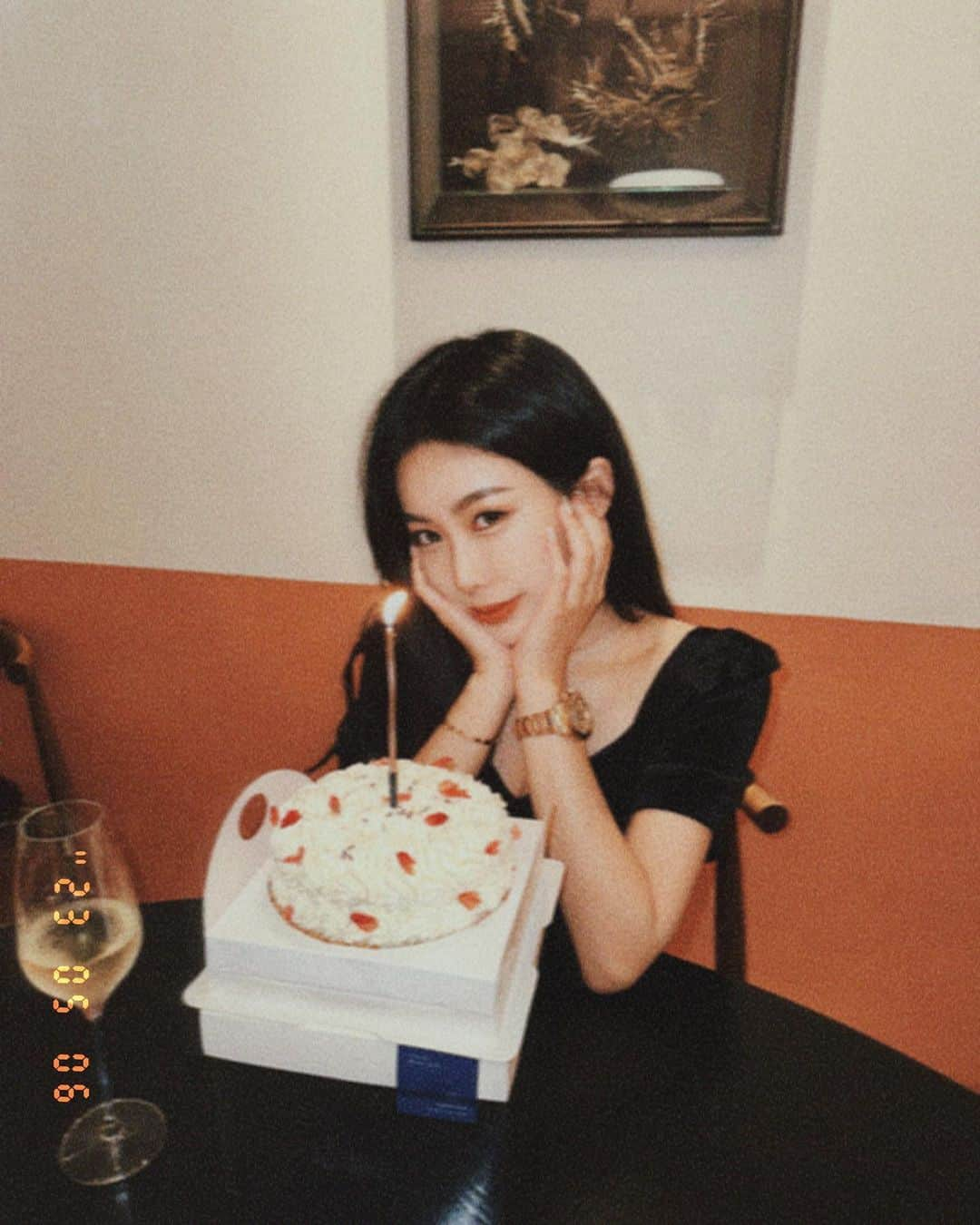 張楚珊さんのインスタグラム写真 - (張楚珊Instagram)「🎂🥂 26歲生日快樂🫶🏻 生日這天帶家人一起吃飯 簡簡單單就很滿足💓」5月6日 23時07分 - iam33___