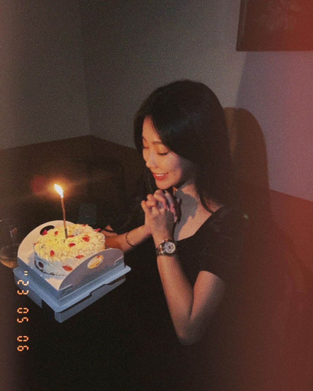 張楚珊さんのインスタグラム写真 - (張楚珊Instagram)「🎂🥂 26歲生日快樂🫶🏻 生日這天帶家人一起吃飯 簡簡單單就很滿足💓」5月6日 23時07分 - iam33___