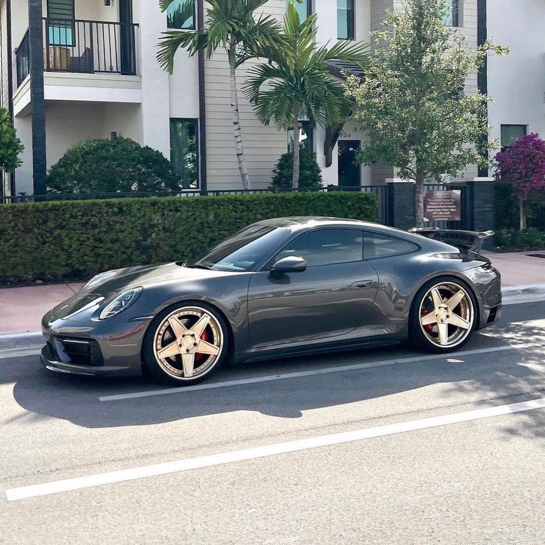 CARLiFESTYLEさんのインスタグラム写真 - (CARLiFESTYLEInstagram)「Porsche Carrera S on @velosdesignwerks wheels. #carlifestyle #992」5月6日 23時11分 - carlifestyle