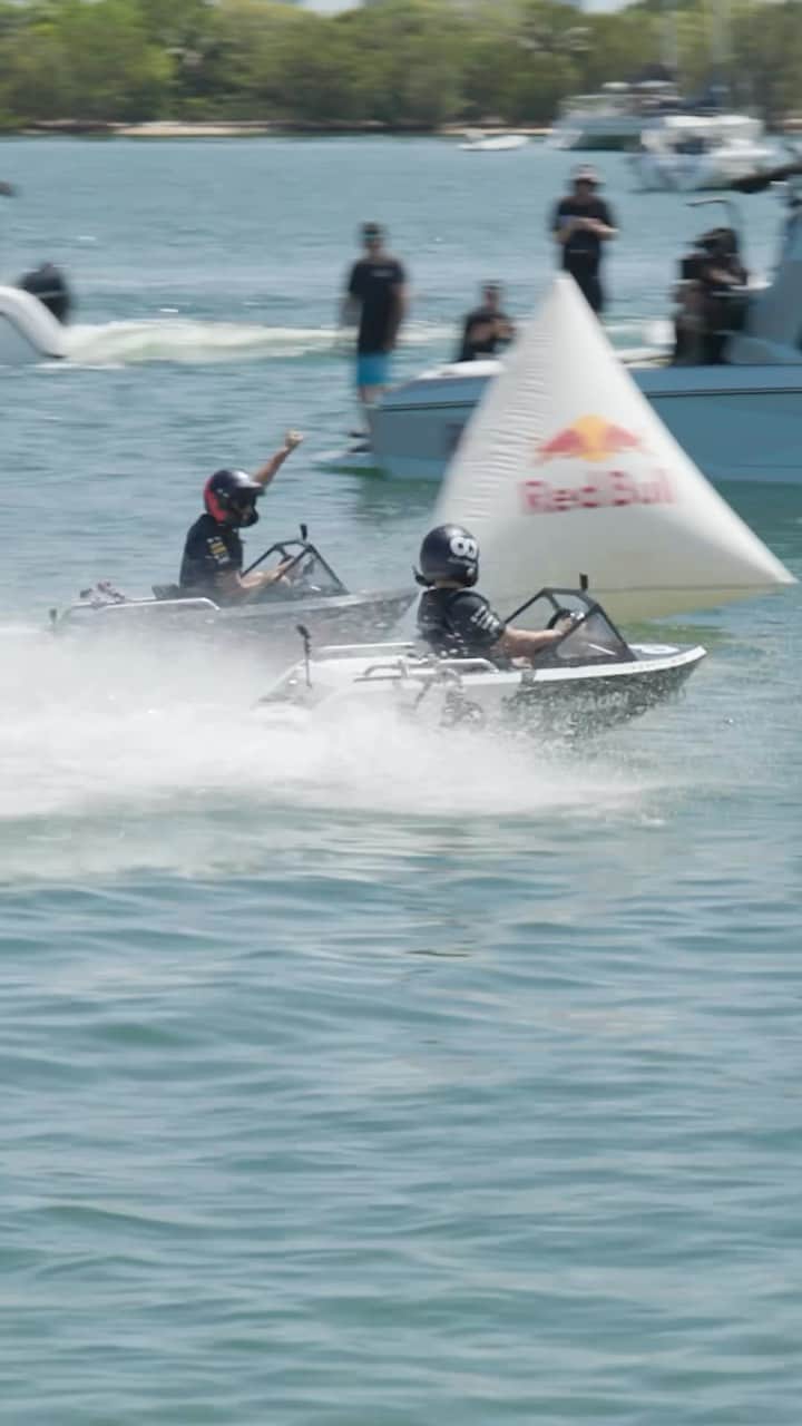 レッドブルのインスタグラム：「@yukitsunoda0511 picking up his first trophy of the year 🏆 catch the full video in the link in our bio! 👆  #AlphaTauri #F1 #RedBull #Formula1⁣⁣⁣ #MiamiGP」