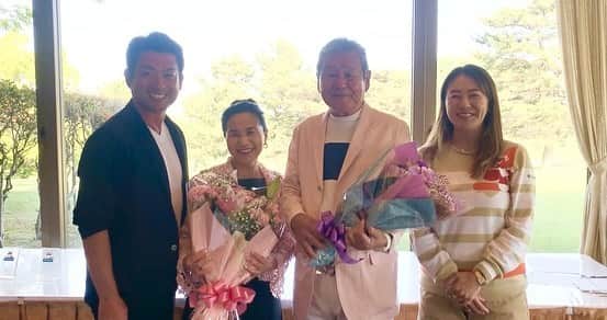 佐伯三貴のインスタグラム：「先日昔からの親友のご両親の古希のお祝いパーティー&コンペに呼んでいただいて行って来ました💜  名古屋の両親と言っても過言ではないくらい20年以上お世話になってる大切な家族です☺️  娘の友梨と私が同級生で初めて出会ったのは14歳の春だったかな🥰  そこからずーーっと仲良くさせていただいてます🥳  本当に素敵なパーティー、コンペで改めて平井家のアットホームな優しさが身に染みてほっこりする時間でした☺️  勇太とも久しぶりにら会えたしとてもいい時間でした❣️  平井パパ、ママこれからも元気でハッピーでいて下さい🩷🩵❤️💙💚💛」