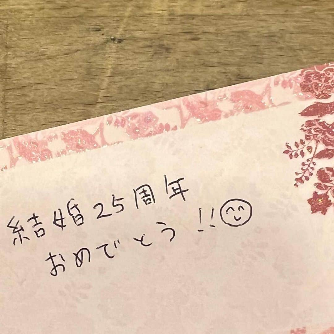 仮屋瀬さつきさんのインスタグラム写真 - (仮屋瀬さつきInstagram)「お父さんお母さん結婚25周年おめでとう💐」5月6日 23時49分 - 9bic_satsuki