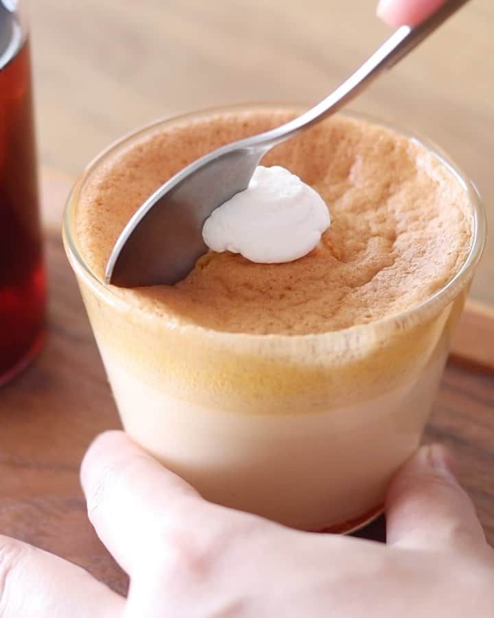 のインスタグラム：「castella cream pudding🍮  カステラプリンケーキ🐣 プリンが食べたくて作りました☺️ スーパーで売ってる焼きプリンが大好きでよく買ってたなぁ〜 自分でお菓子を作るようになって、好きなところをたっぷり食べれる欲張りなスイーツばっかり作ってる🫣  今週は失敗が多かったので、今週のレシピはこれだけです😶‍🌫️  #homemade #easy #recipe #tutorial #baking #foodstyling #foodporn #food #foodphotography #foodpics #foodgasm #tasty #dessert #inspiration  #おうちカフェ #お菓子作り #手作りケーキ #ケーキ作り好きな人と繋がりたい #手作りお菓子 #プリン #cake #sweets #homecafe #homemakecake #instacake #instafood #cakestagram #cakelover #foodie #hidamaricooking」
