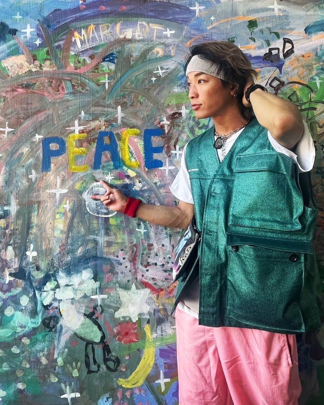 あきらかにあきらのインスタグラム：「PEACE✌️🕊」
