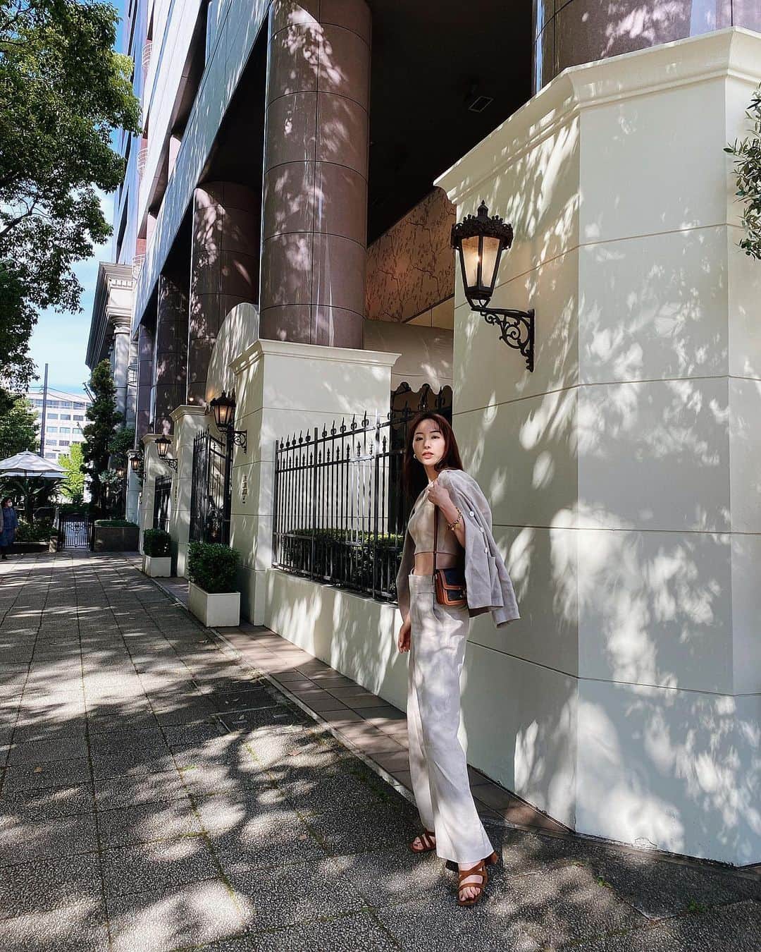 のインスタグラム：「🤎🤎🤎  #fashion #fashionstyle  #fashionista  #outfit  #code  #beige #大人コーデ #大人カジュアル  #japan #yokohama」