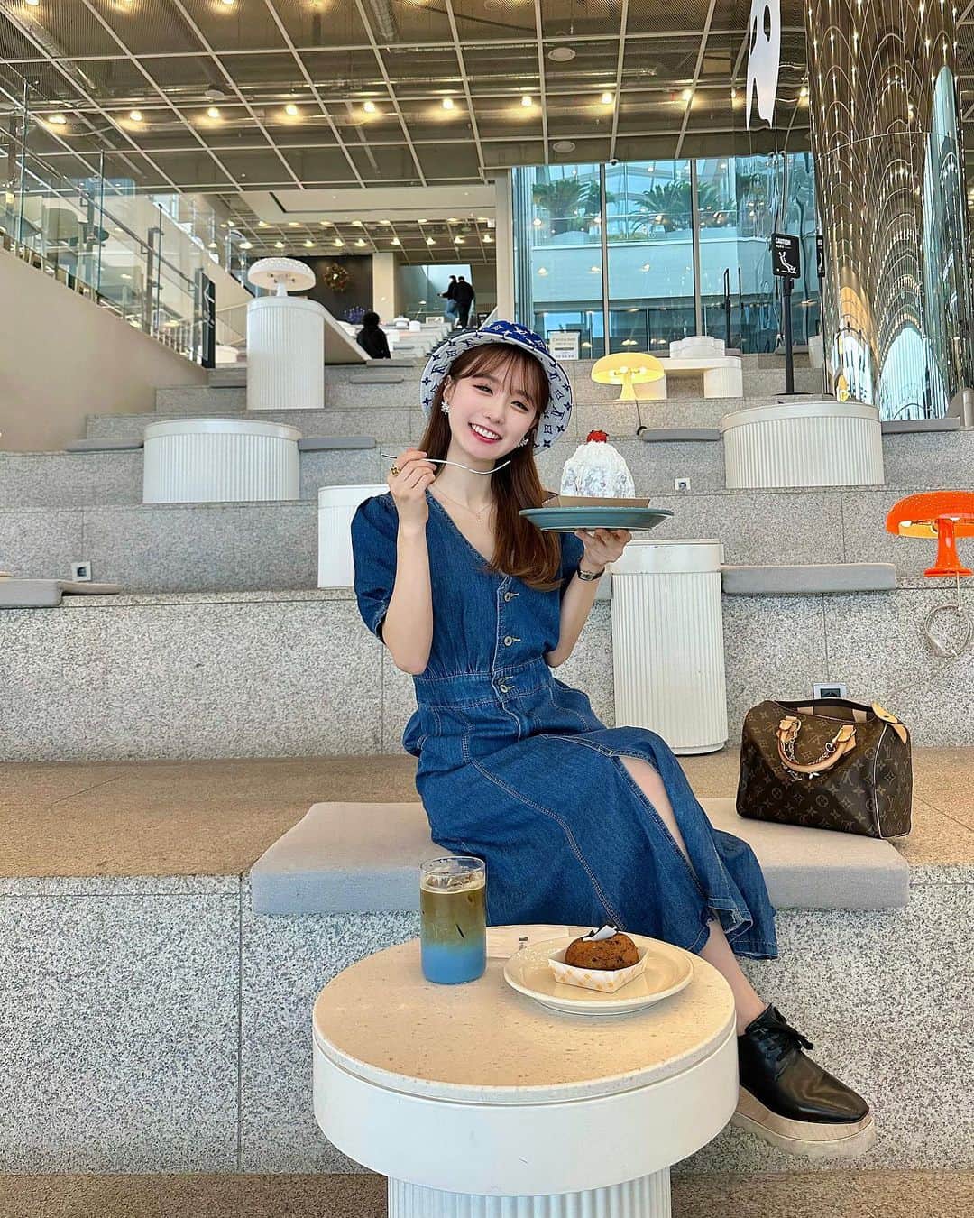 Sarraのインスタグラム：「像博物館一樣充滿個性的咖啡廳☕️🇰🇷💖 ミュージアムの様なオシャレなカフェで幸せ気分🥰 . . . . #カフェ#韓国#韓国グルメ#韓国カフェ#韓国カフェ巡り#韓国旅行#韓国ファッション#釜山#釜山旅行#釜山カフェ#釜山グルメ#釜山美食#피아크#ソウル#ソウル旅行#ソウルカフェ#ベーカリーカフェ#バケハ#park#parkcafe#busan#busantrip#busantravel#busanfood#soul #bakery#likeforlikes#likeforfollow#like4likes#instagood」