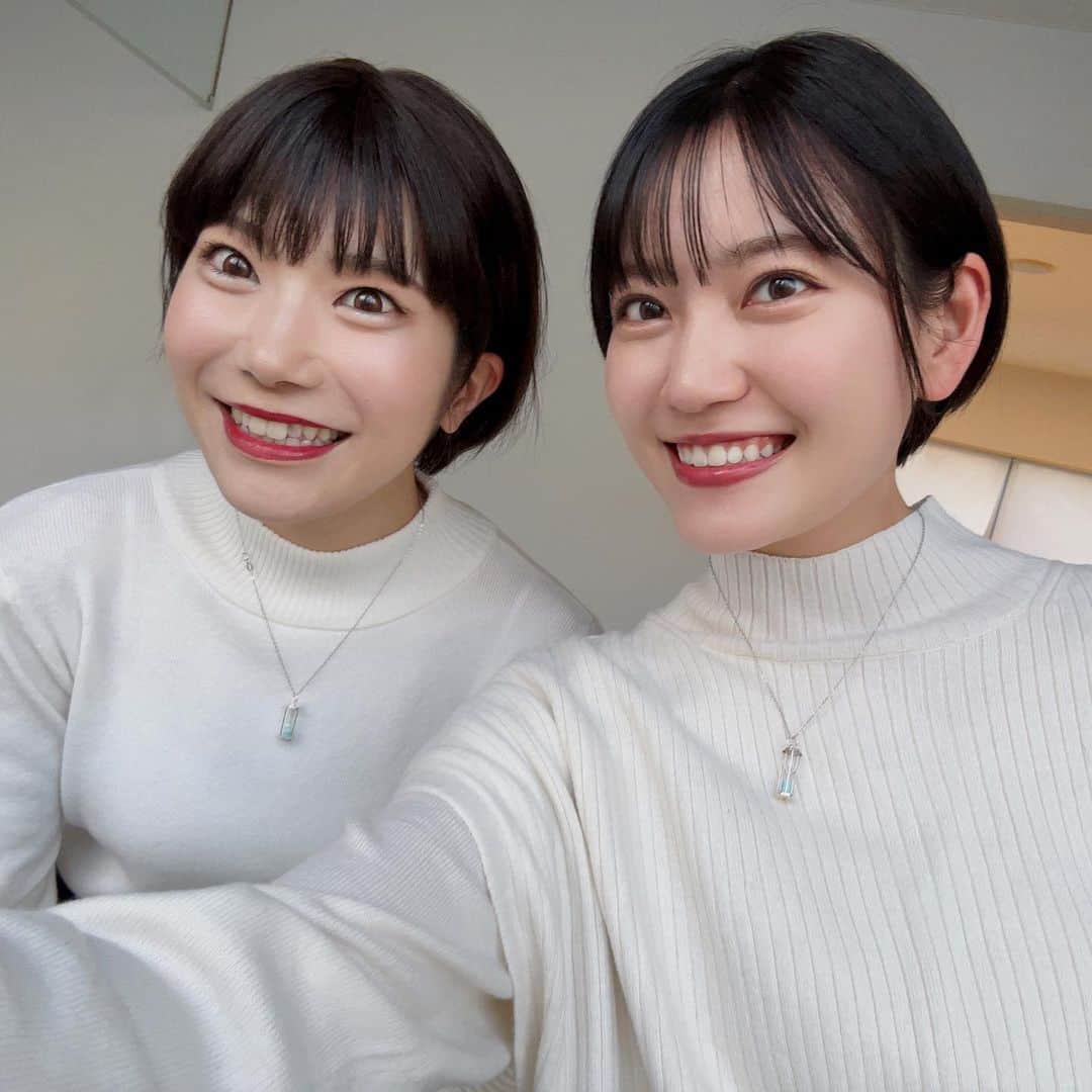 リチのインスタグラム：「日テレ #ものまねグランプリ 🏆  #ホリ さんが #クロちゃん の告白シーンを完全再現してくださって、なんと、、、！私も本人登場でコラボさせてもらいました！！  #危険物てぃらてぃら 早川さん( @hayakawa_chisato )がリチのものまねメイクをしてくださって、とっても嬉しかったです！！！  早川さんが服装も髪もメイクもぜんぶ私に似せて再現してくださっていたので、スタジオで私のマネージャーさんや関係者の方々が何度も間違えて、早川さんをリチだと思って声かけそうになってて笑いましたwwwそのくらい似てた😂  昔から好きで見ている番組に まさか本人登場側で出演できるとは夢みたいでした！！！  光栄すぎます！！ ホリさん、早川さんありがとうございました！！！！  TVerでは9日まで 見逃し配信があります！ ぜひご覧ください😊！！！！  #日テレ #ものまね #リチ」