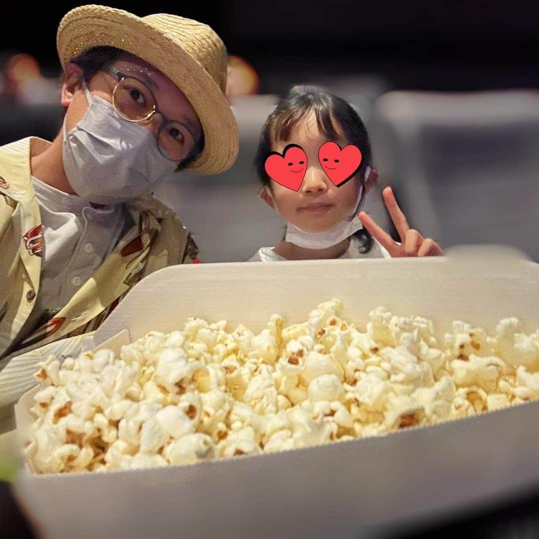 のインスタグラム：「娘と2人でスーパーマリオプラザーズMovie見てきました。 いやー、めっちゃエンタメだったなぁー。 やっとゴールデンウィークらしい事ができた。」