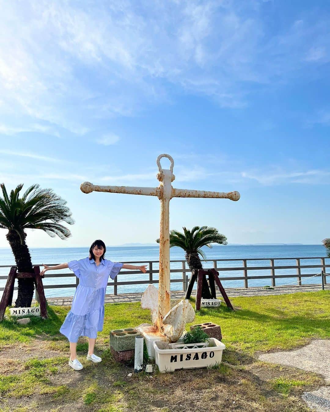 芦原優愛のインスタグラム：「. ロケーション素敵なのにポーズ決まらない人 is 私  #with友達S #気付けば5月でした #GWいかがお過ごしですか #石川県能登方面の方大丈夫でしょうか」