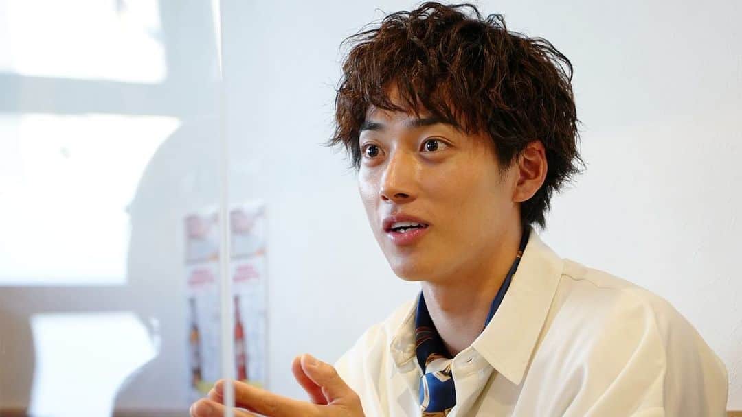 のインスタグラム：「本日5月6日17:15〜17:30 SBSラジオ（静岡放送）「リツアンSTCプレゼンツ “羽谷勝太”のみんなおいでよ♪掛川居酒屋物語。」 に出演させていただきます！  僕は5月の毎週土曜日6.13.20.27日の ゲストメインパーソナリティを務めます！  静岡県内の方はラジオやradikoで、 県外の方はradikoのエリアフリー機能か 放送後1週間はタイムフリー機能を使って聞くことができます  ご飯も美味しくてお酒を呑みながらの話は超盛り上がりました😊 是非是非聞いてください♪  ちょっと酔っ払っちゃった😗」