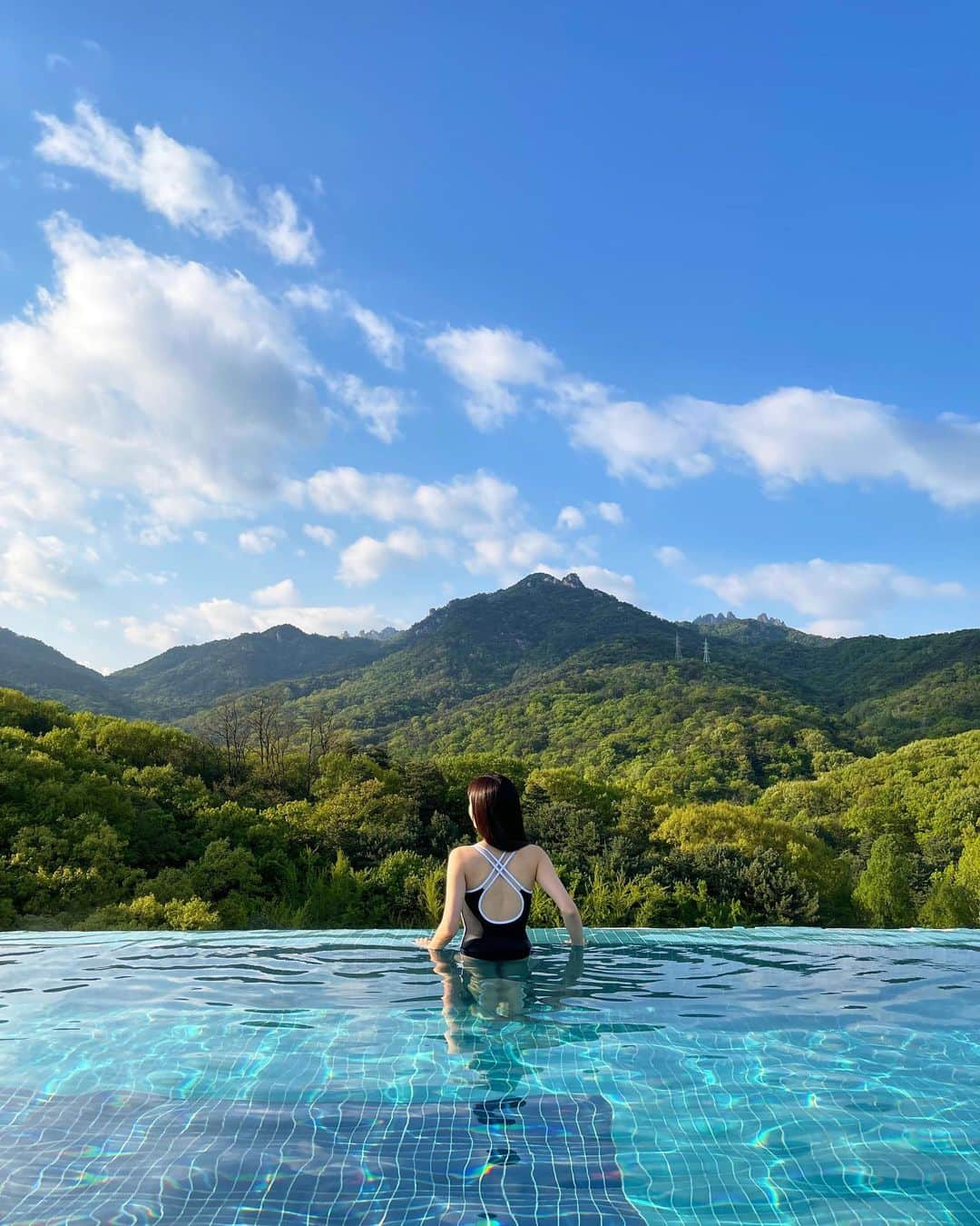 チェ・ソジンさんのインスタグラム写真 - (チェ・ソジンInstagram)「잠은 못 자도 수영 🏊🏻‍♂️🩱🤿」5月6日 16時23分 - ko_woon_