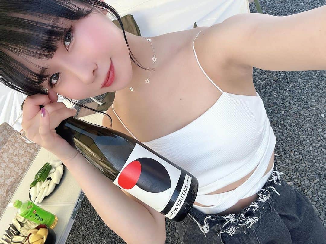 鳴上なごねさんのインスタグラム写真 - (鳴上なごねInstagram)「今年初BBQしました❣️ みんなと会えて嬉しかったよ😭  #BBQ #日本酒 #お酒好きな人と繋がりたい #selfie #自撮り #夏服 #グラビア」5月6日 16時53分 - narug0d