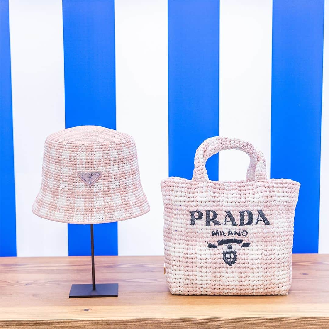 HANKYU.MODEさんのインスタグラム写真 - (HANKYU.MODEInstagram)「. PRADA TROPICO POP UP STORE At 1F CotocotoStage11 Until 5/9  白と青のコントラストが効いたストライプの会場が印象的な「Prada Tropico(プラダ トロピコ)」ポップアップストアが期間限定でオープン。想像上の遠い世界からインスピレーションを得たエキゾチックかつプラダらしさあふれる会場に、陽気な季節を感じる軽やかなラフィアのバッグやハットをはじめ、多数のアイテムを取り揃えています。  詳しくはプロフィールURLをチェック！@hankyumode  #prada #プラダ #hankyumode #hankyu #阪急百貨店 #阪急本店 #うめはん #ファッション #トレンドファッション #プラダバッグ #ラフィアバッグ #ラバーサンダル #プラットフォームサンダル」5月6日 17時00分 - hankyumode