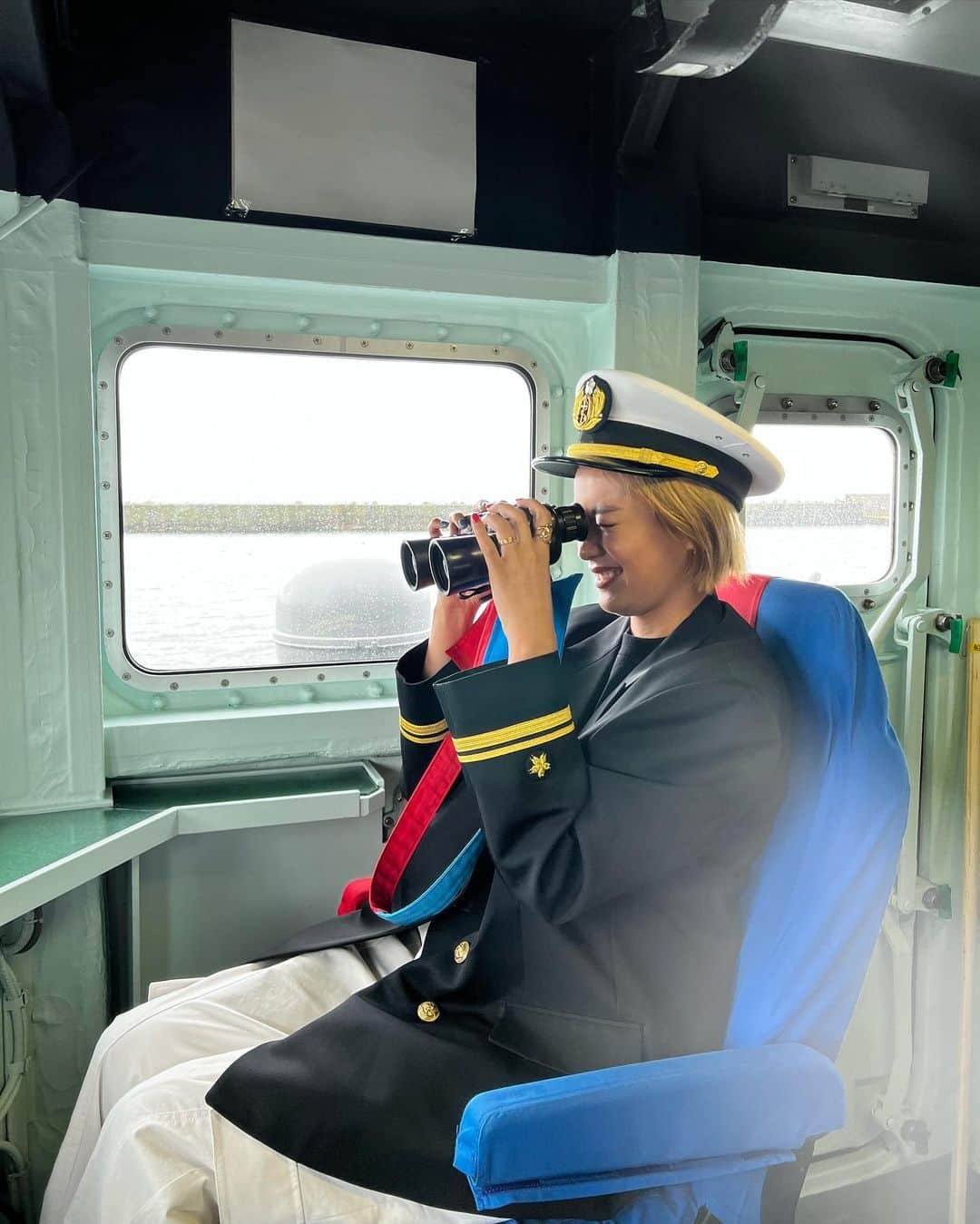 平アスカのインスタグラム：「艦船に乗艦して見学してきました . 自衛隊小さい頃から訳あって好きなの . 北海道 松前町にある松前港で、函館地方協力本部による海上自衛隊 水中処分母船2号の一般公開されててタイミングあったからみれた！ #松前 #松前港 #北海道 #海上自衛隊 #自衛隊 #艦艇」