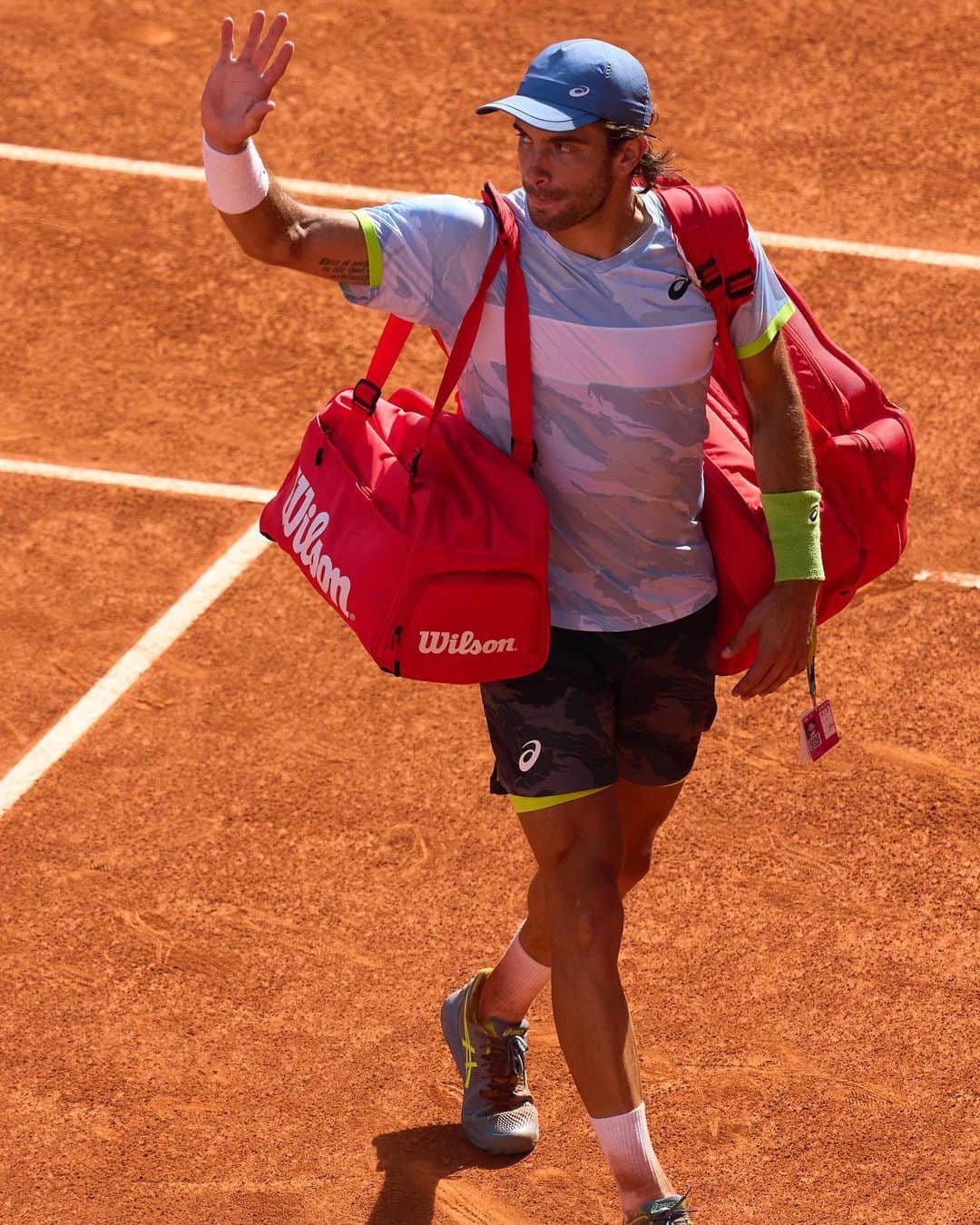 ボルナ・チョリッチさんのインスタグラム写真 - (ボルナ・チョリッチInstagram)「Too good @carlitosalcarazz 💪🏼 Thank you @mutuamadridopen for beautiful 2 weeks here in Madrid, can't wait to be back!   Next stop ➡️ Rome 🇮🇹🍝  📸: @mutuamadridopen」5月6日 17時11分 - bornacoric