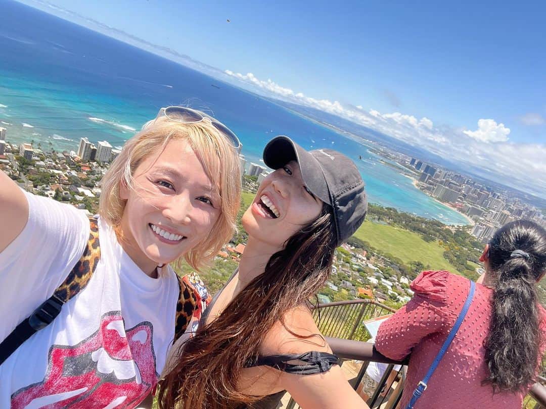 杏さゆりさんのインスタグラム写真 - (杏さゆりInstagram)「Hawaii思い出投稿🌺 ダイヤモンドベッド登りました🤙✨ 子供でも登れるくらいのハイキング✨ 良い汗かいた☺️ . Hawaii memory post 🌺 I climbed the diamond bed🤙✨ Hiking that even children can climb ✨ I got a good sweat ☺️ . #Hawaii #ハワイ #girlstrip #女子旅 #杏さゆり #SayuriAnzu」5月6日 17時11分 - anzu_sayuri_official