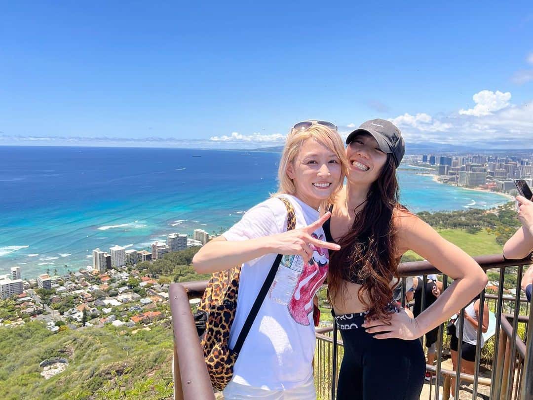 杏さゆりさんのインスタグラム写真 - (杏さゆりInstagram)「Hawaii思い出投稿🌺 ダイヤモンドベッド登りました🤙✨ 子供でも登れるくらいのハイキング✨ 良い汗かいた☺️ . Hawaii memory post 🌺 I climbed the diamond bed🤙✨ Hiking that even children can climb ✨ I got a good sweat ☺️ . #Hawaii #ハワイ #girlstrip #女子旅 #杏さゆり #SayuriAnzu」5月6日 17時11分 - anzu_sayuri_official
