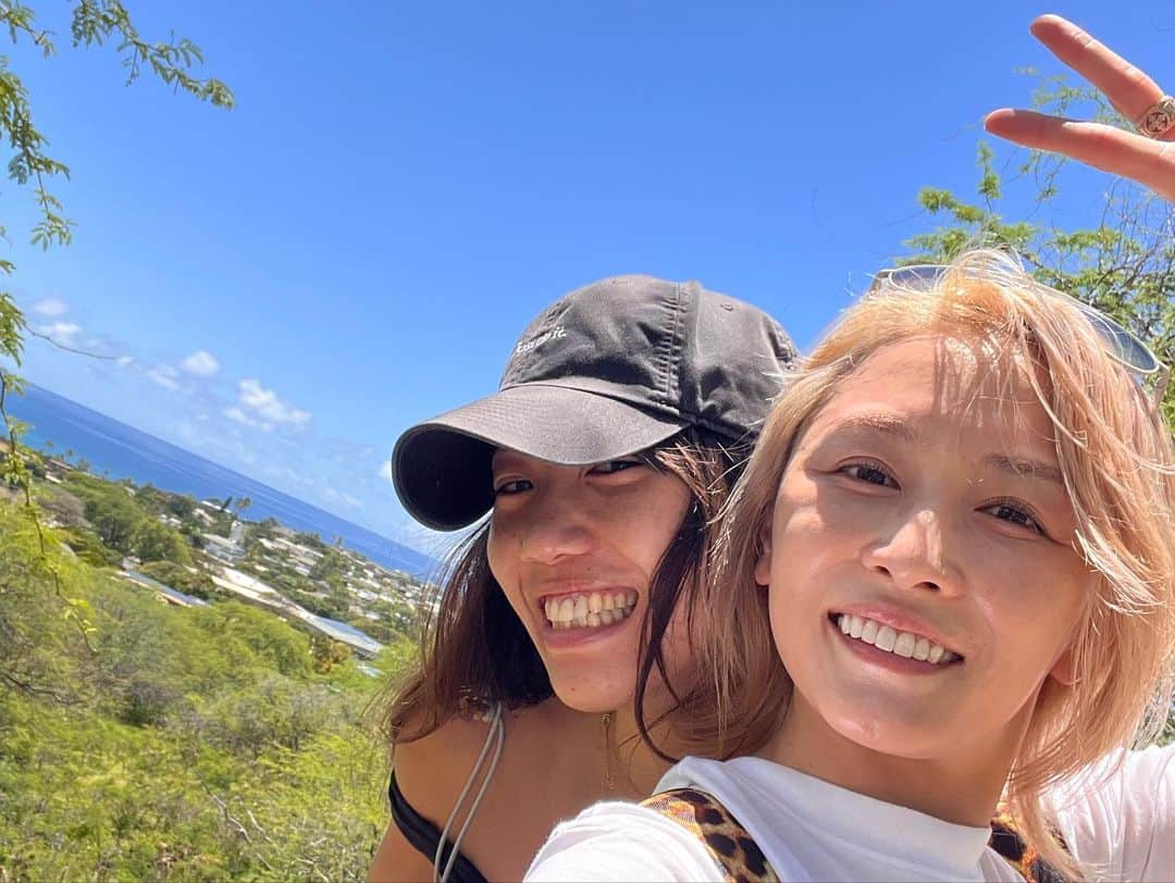 杏さゆりさんのインスタグラム写真 - (杏さゆりInstagram)「Hawaii思い出投稿🌺 ダイヤモンドベッド登りました🤙✨ 子供でも登れるくらいのハイキング✨ 良い汗かいた☺️ . Hawaii memory post 🌺 I climbed the diamond bed🤙✨ Hiking that even children can climb ✨ I got a good sweat ☺️ . #Hawaii #ハワイ #girlstrip #女子旅 #杏さゆり #SayuriAnzu」5月6日 17時11分 - anzu_sayuri_official