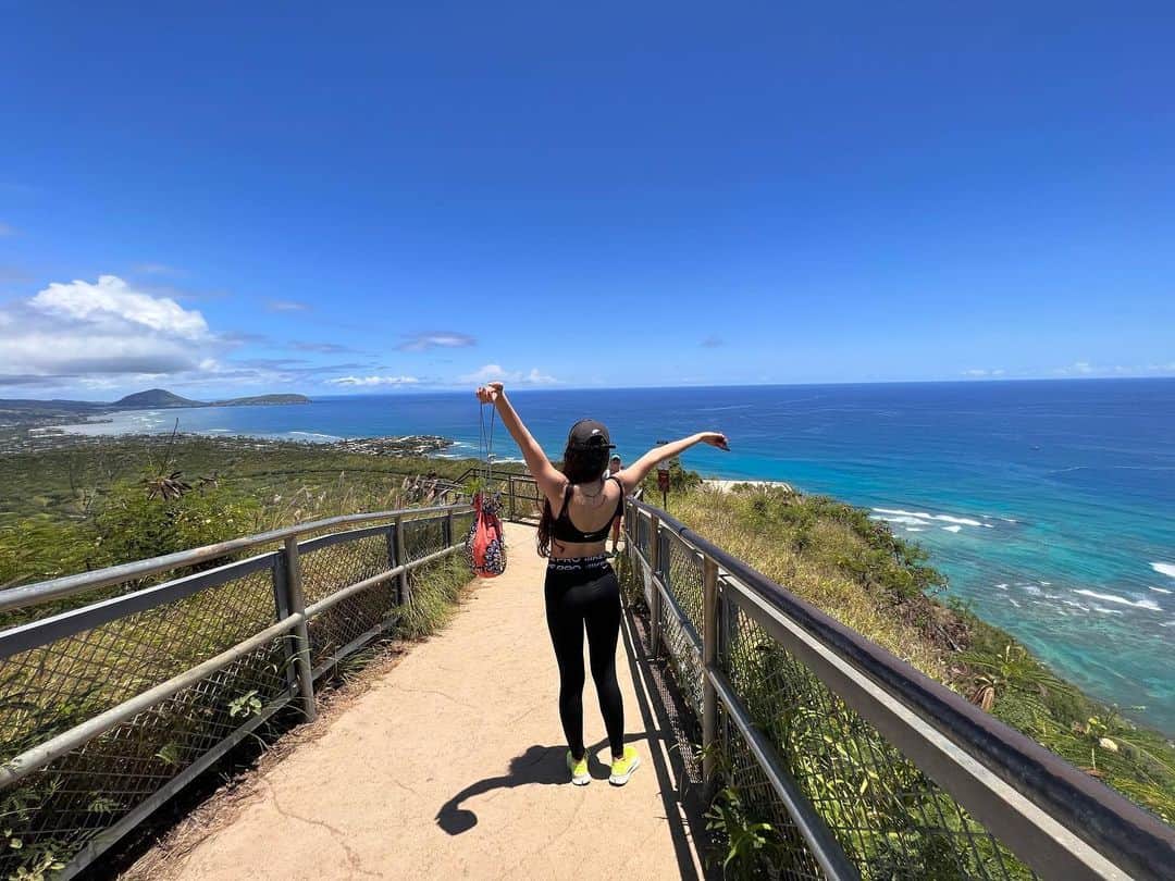杏さゆりさんのインスタグラム写真 - (杏さゆりInstagram)「Hawaii思い出投稿🌺 ダイヤモンドベッド登りました🤙✨ 子供でも登れるくらいのハイキング✨ 良い汗かいた☺️ . Hawaii memory post 🌺 I climbed the diamond bed🤙✨ Hiking that even children can climb ✨ I got a good sweat ☺️ . #Hawaii #ハワイ #girlstrip #女子旅 #杏さゆり #SayuriAnzu」5月6日 17時11分 - anzu_sayuri_official