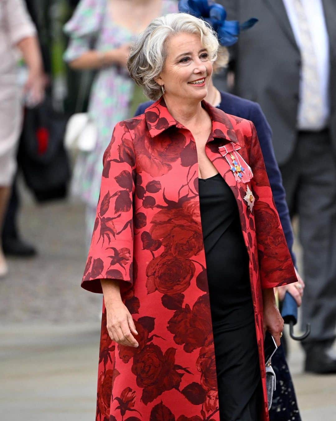 Just Jaredさんのインスタグラム写真 - (Just JaredInstagram)「Emma Thompson was one of the first celebs to arrive for King Charles' Coronation and she was joined by her husband, "The Crown" actor Greg Wise! #EmmaThompson #GregWise #KingCharlesCoronation Photos: Getty」5月6日 17時19分 - justjared