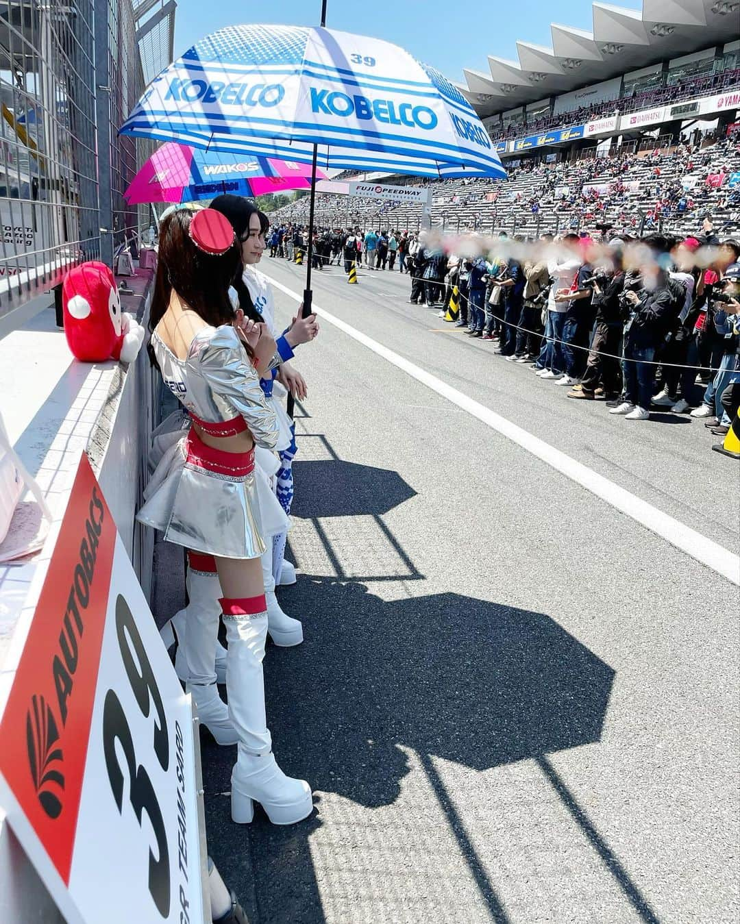 太田麻美さんのインスタグラム写真 - (太田麻美Instagram)「PIT WALK📸💙🤍  #supergt #racequeen #rq #tgrteamsard #kobelcogirls #toyota #スーパーgt #コベルコガールズ #コベガ #富士スピードウェイ #レースクイーン #トヨタ」5月6日 17時20分 - asami0523